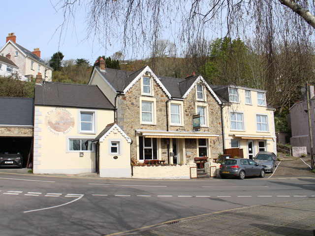 Town Centre Hotel & Public House in Pembrokeshire Coastal Town for Sale