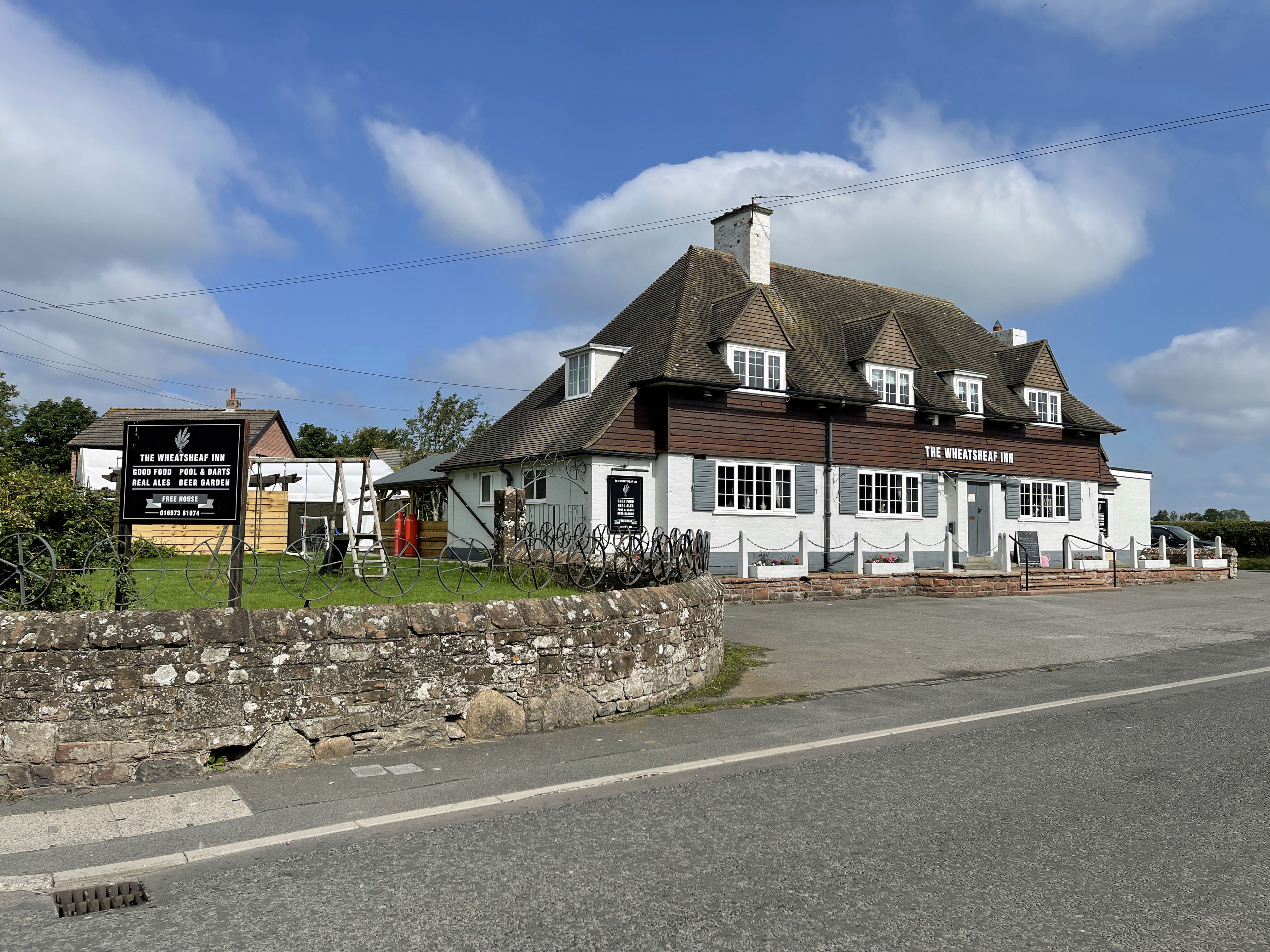 Sizable family pub and restaurant for sale