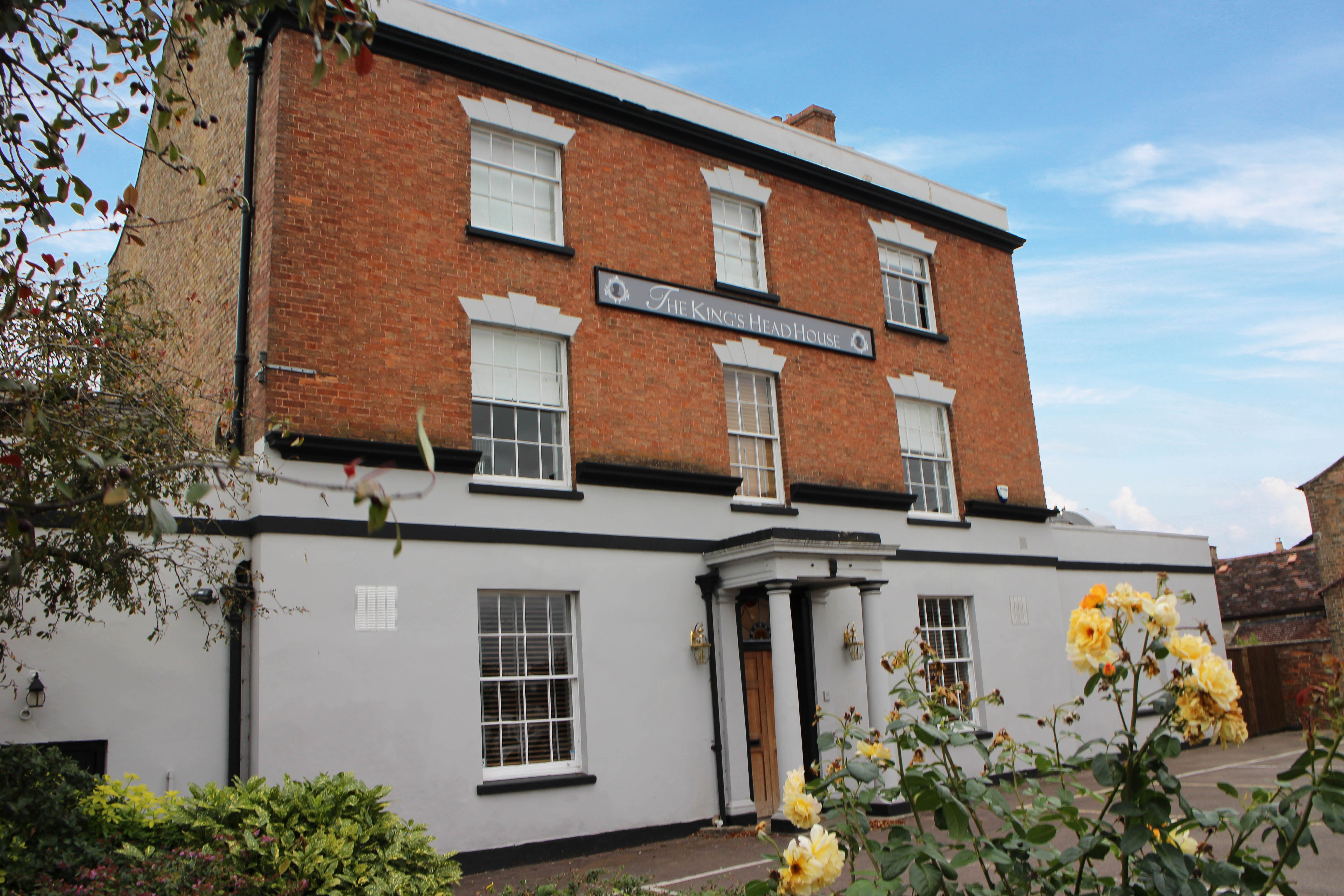 Georgian Cotswold hotel comes to market