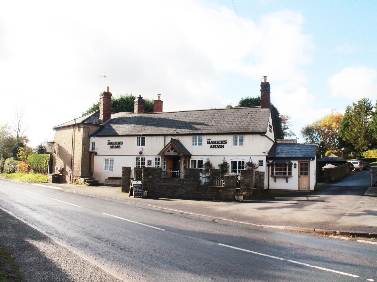 High Quality Country Inn on the Herefordshire/Shropshire Border sells with Sidney Phillips