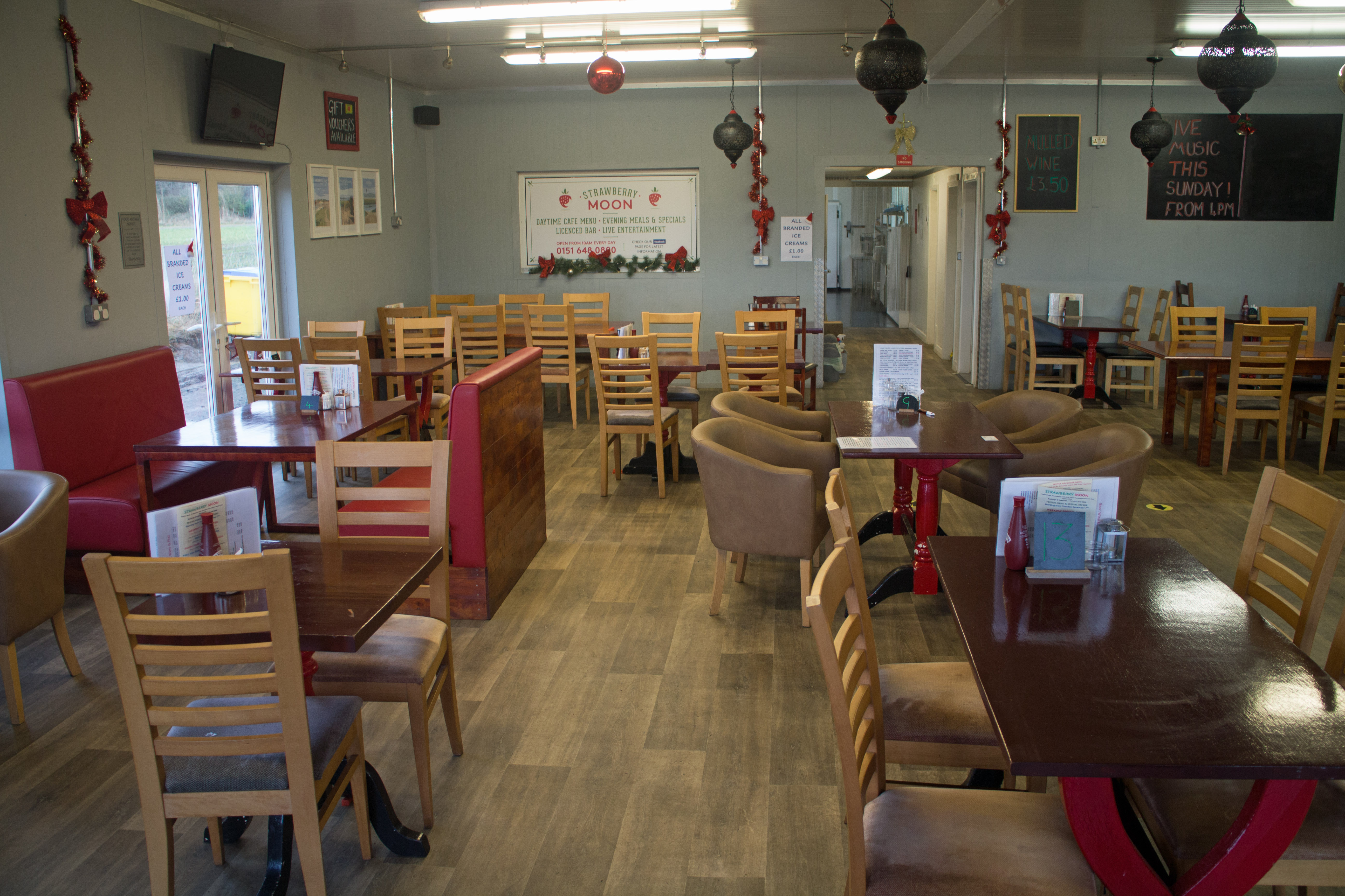 Café/bar in desirable coastal location for sale