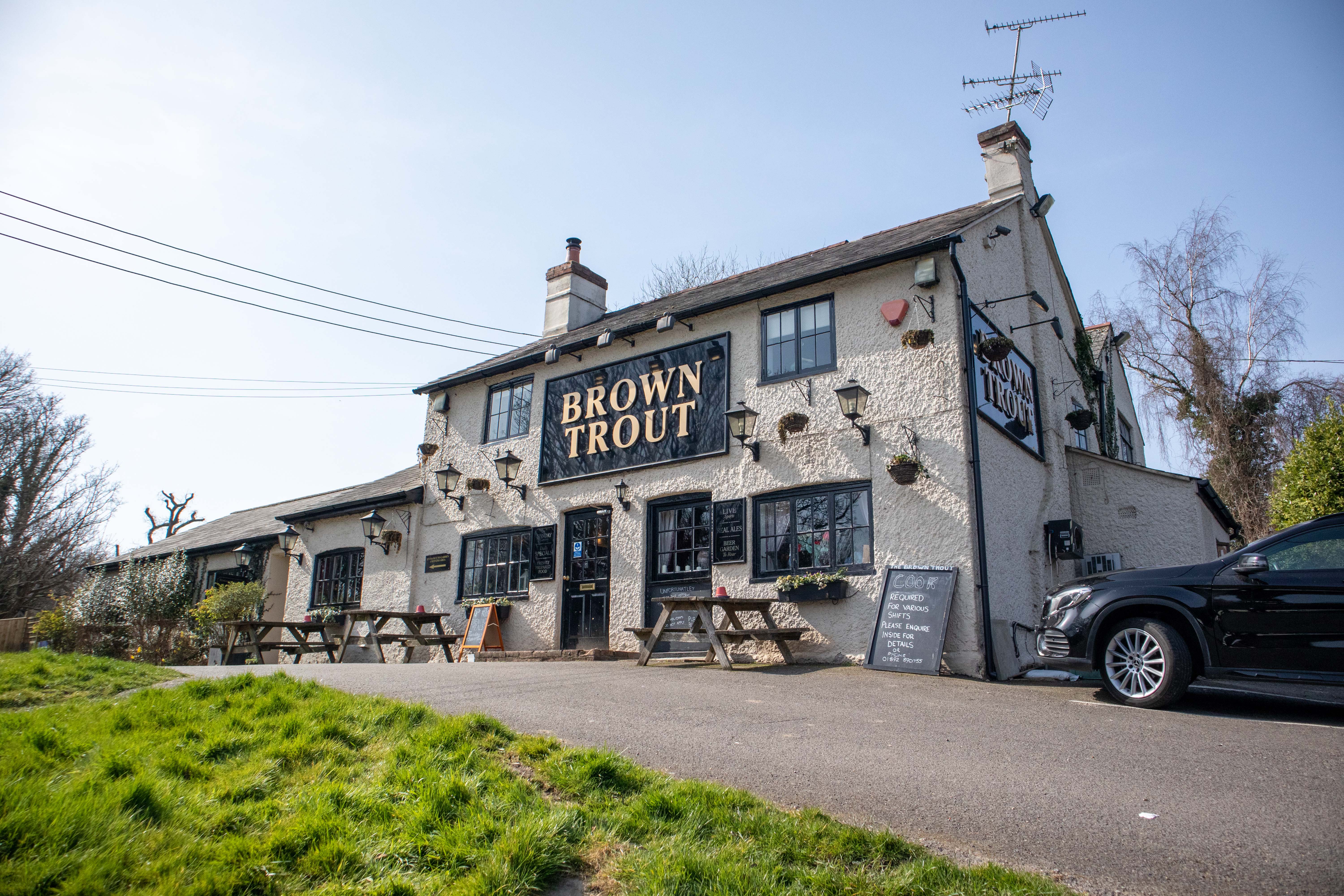 Well-known Kent country dining pub for sale