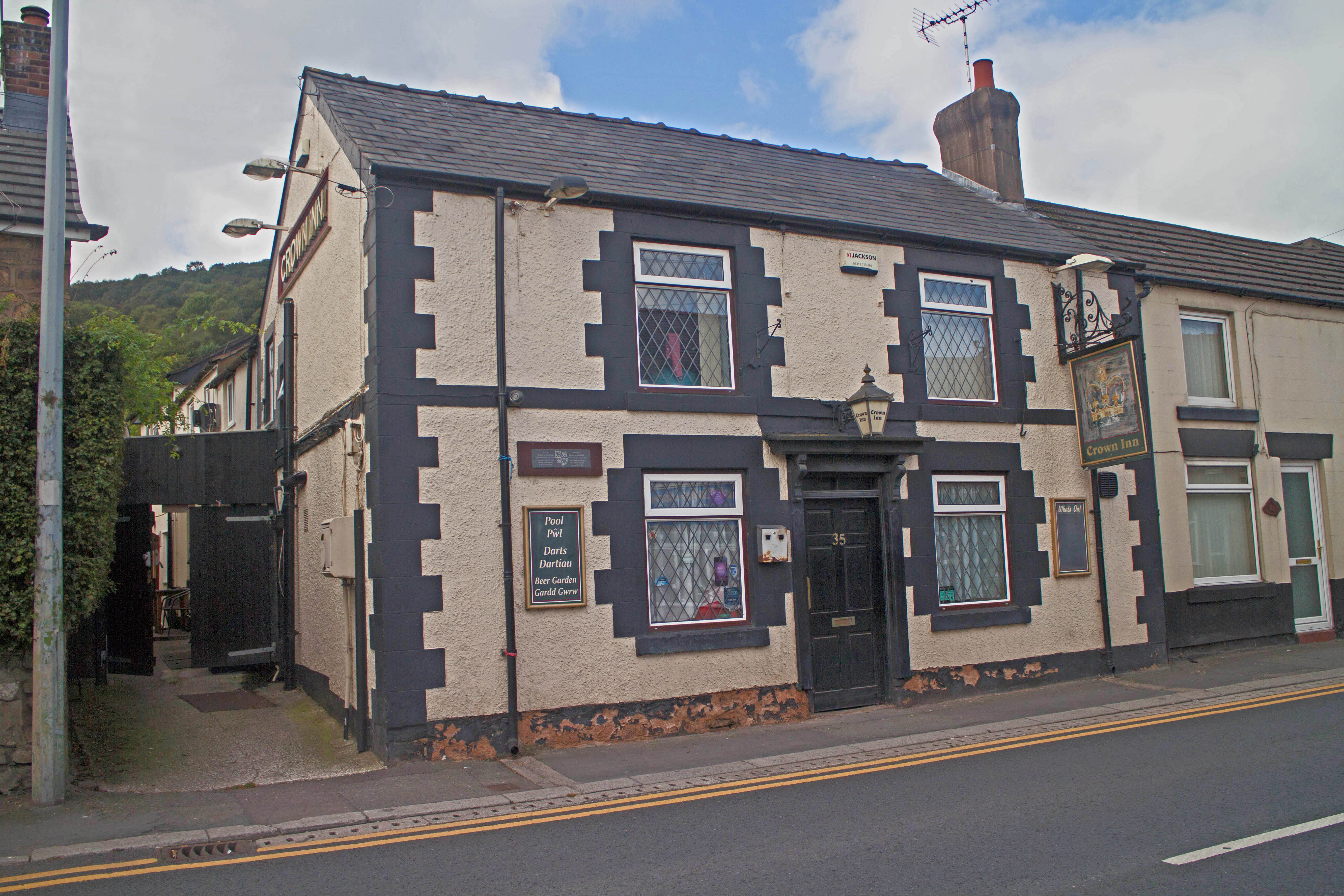Wet-led community pub in Flintshire sold