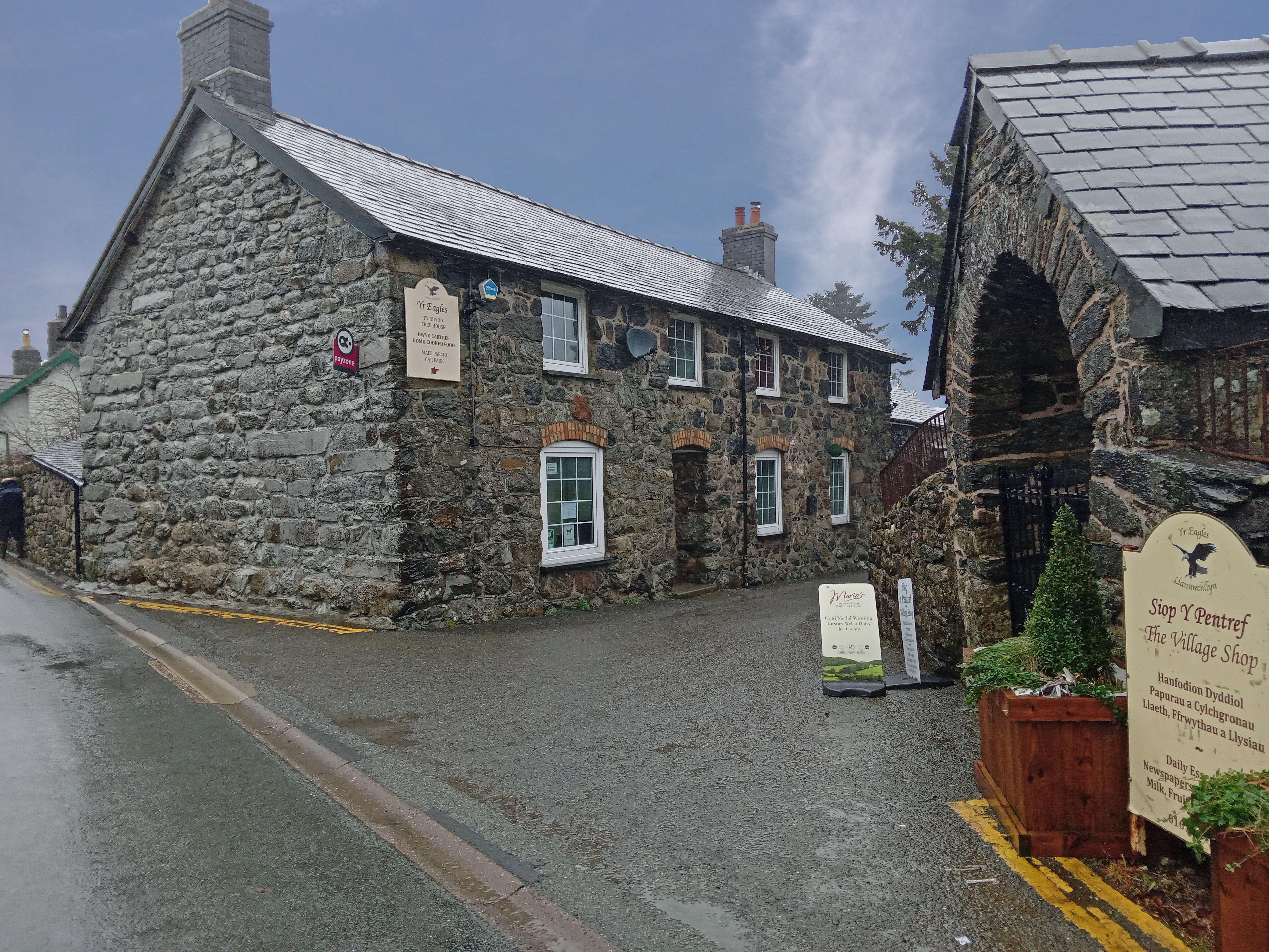 Traditional village pub, restaurant and shop sold to Welsh community