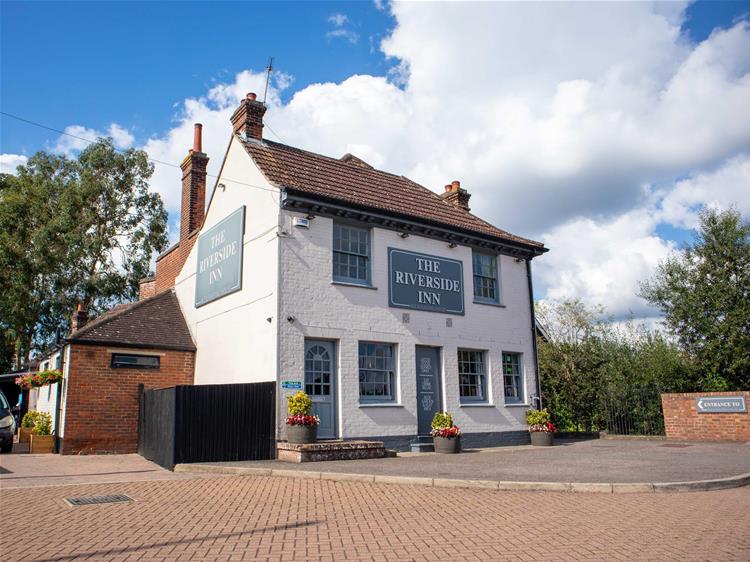 Profitable riverside pub in Kent for sale