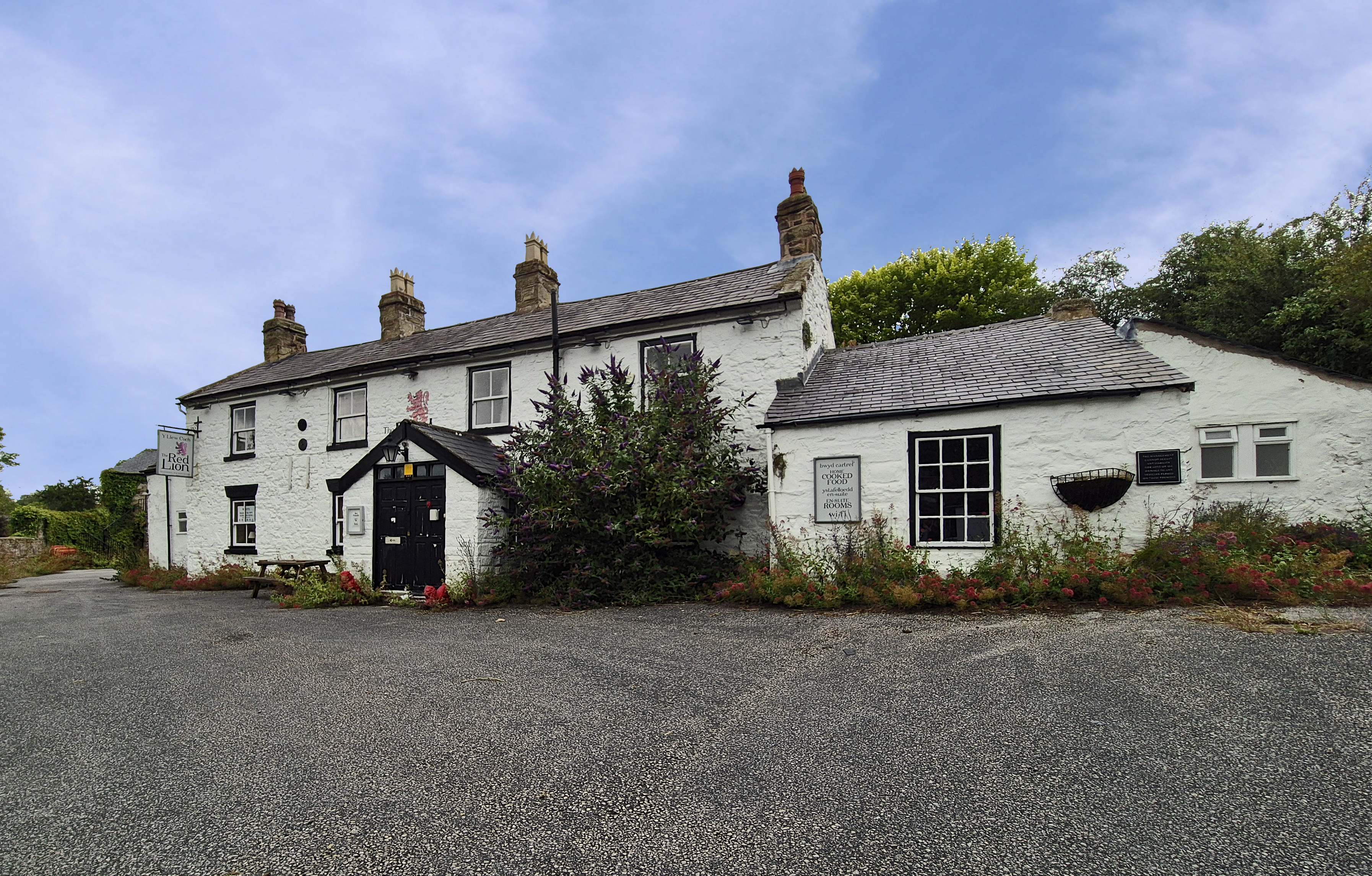SOLD: Grade II listed public house in affluent Welsh village