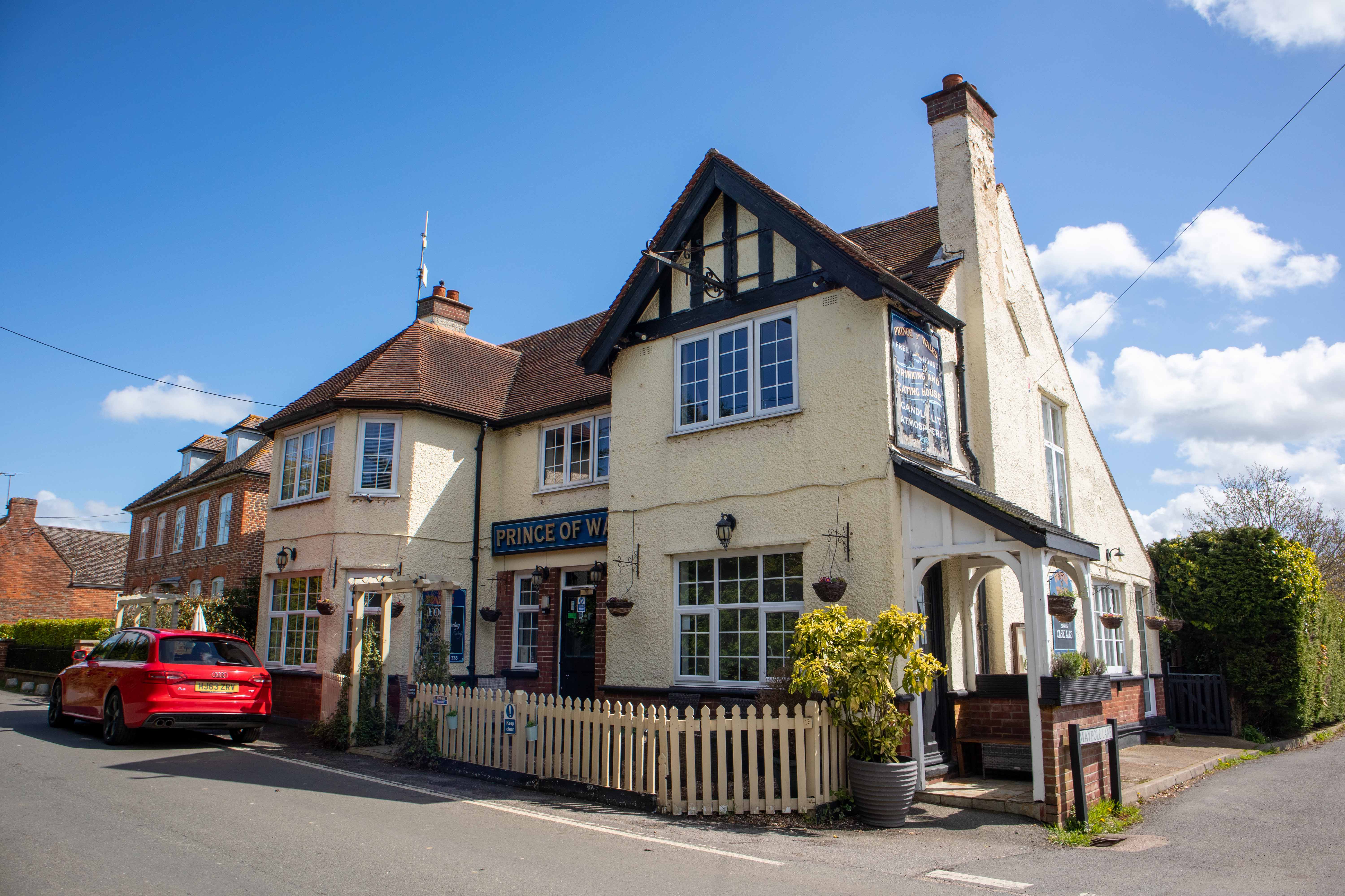 Busy Kent village country pub for sale