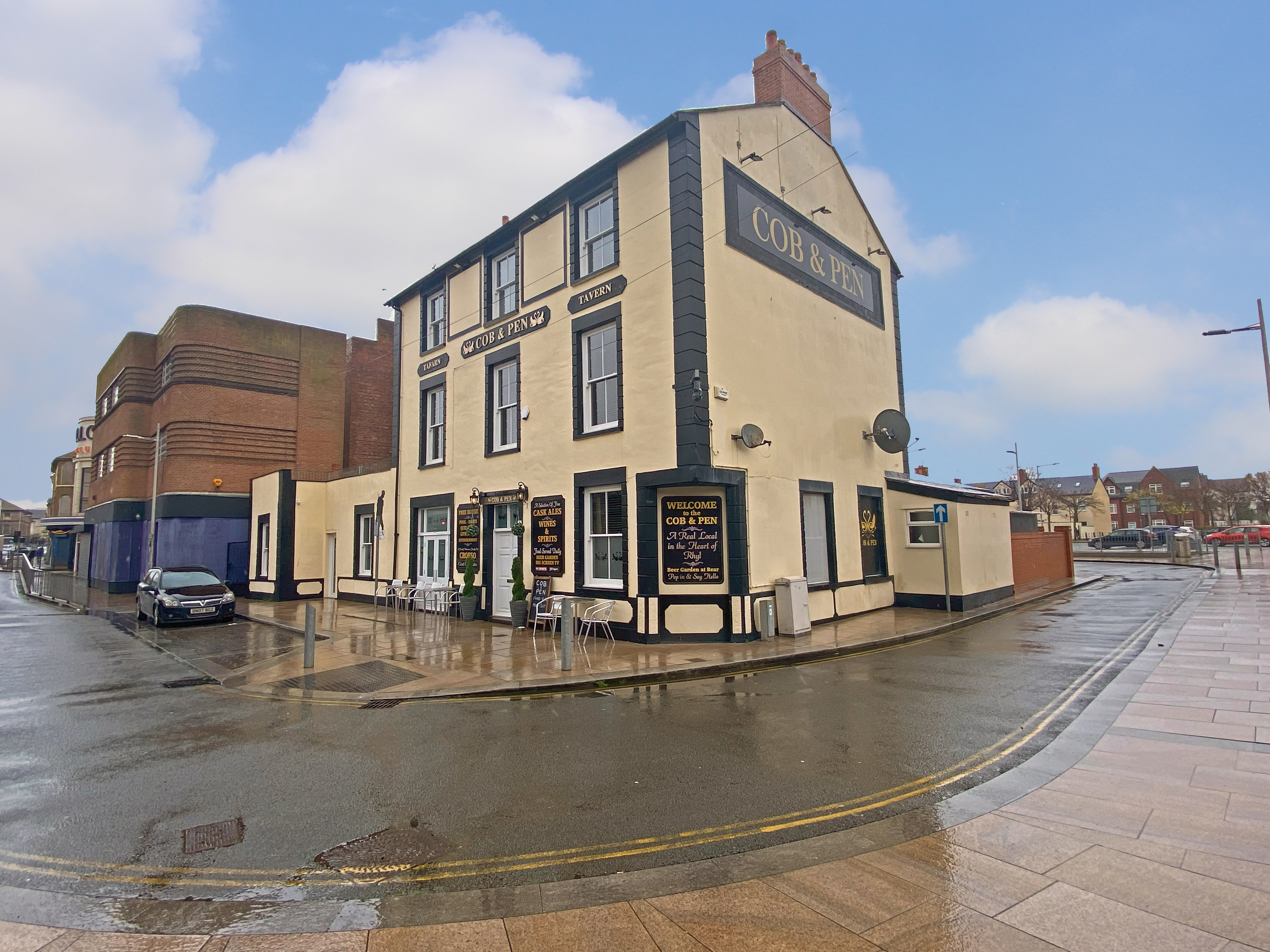 Wet-led town centre public house sold