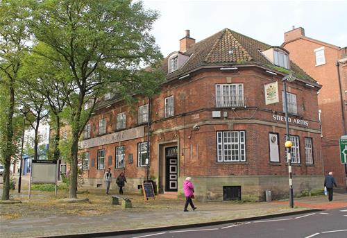 Prominent and renowned town centre hotel newly available