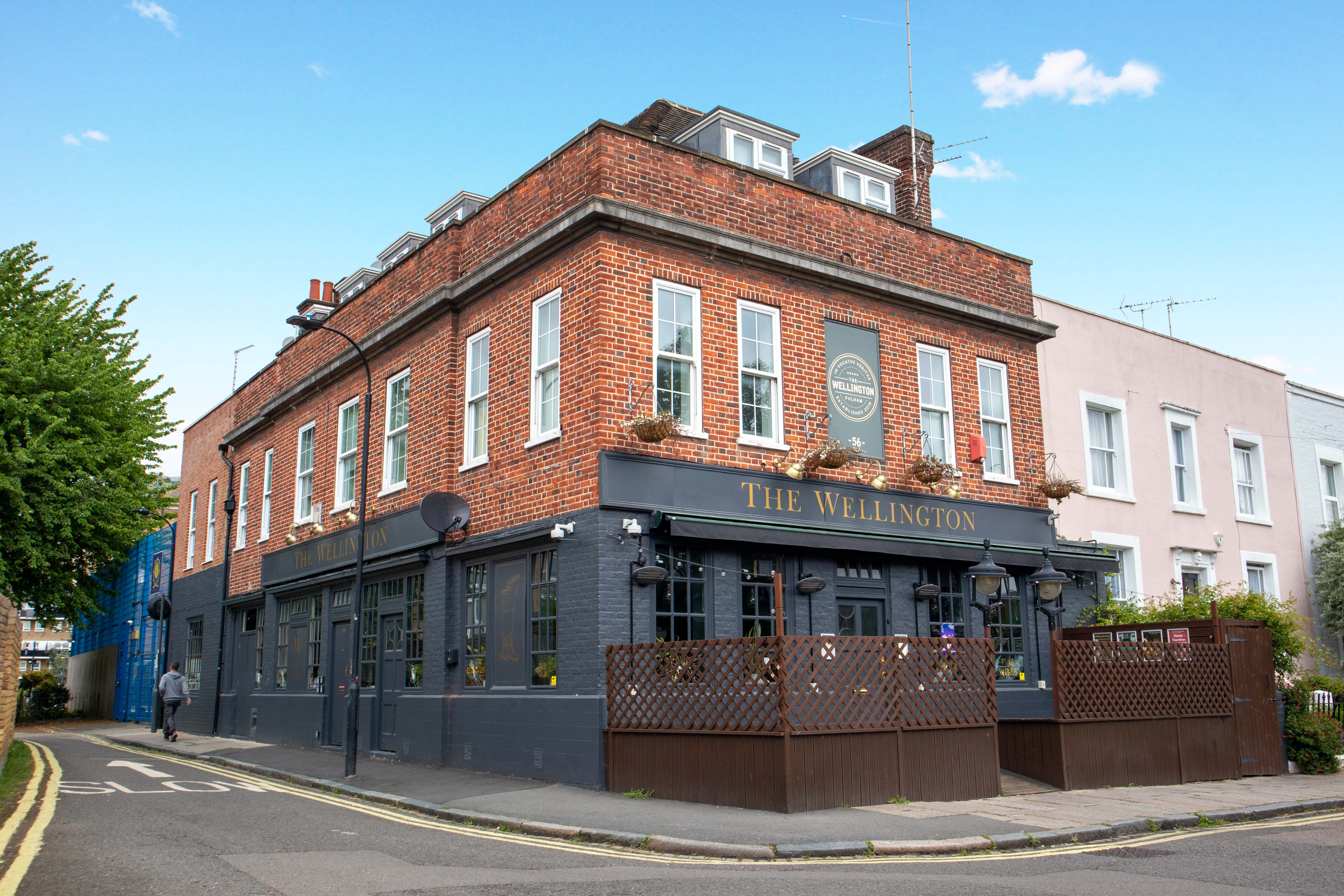 Trendy free-of-tie craft beer pub for sale in London