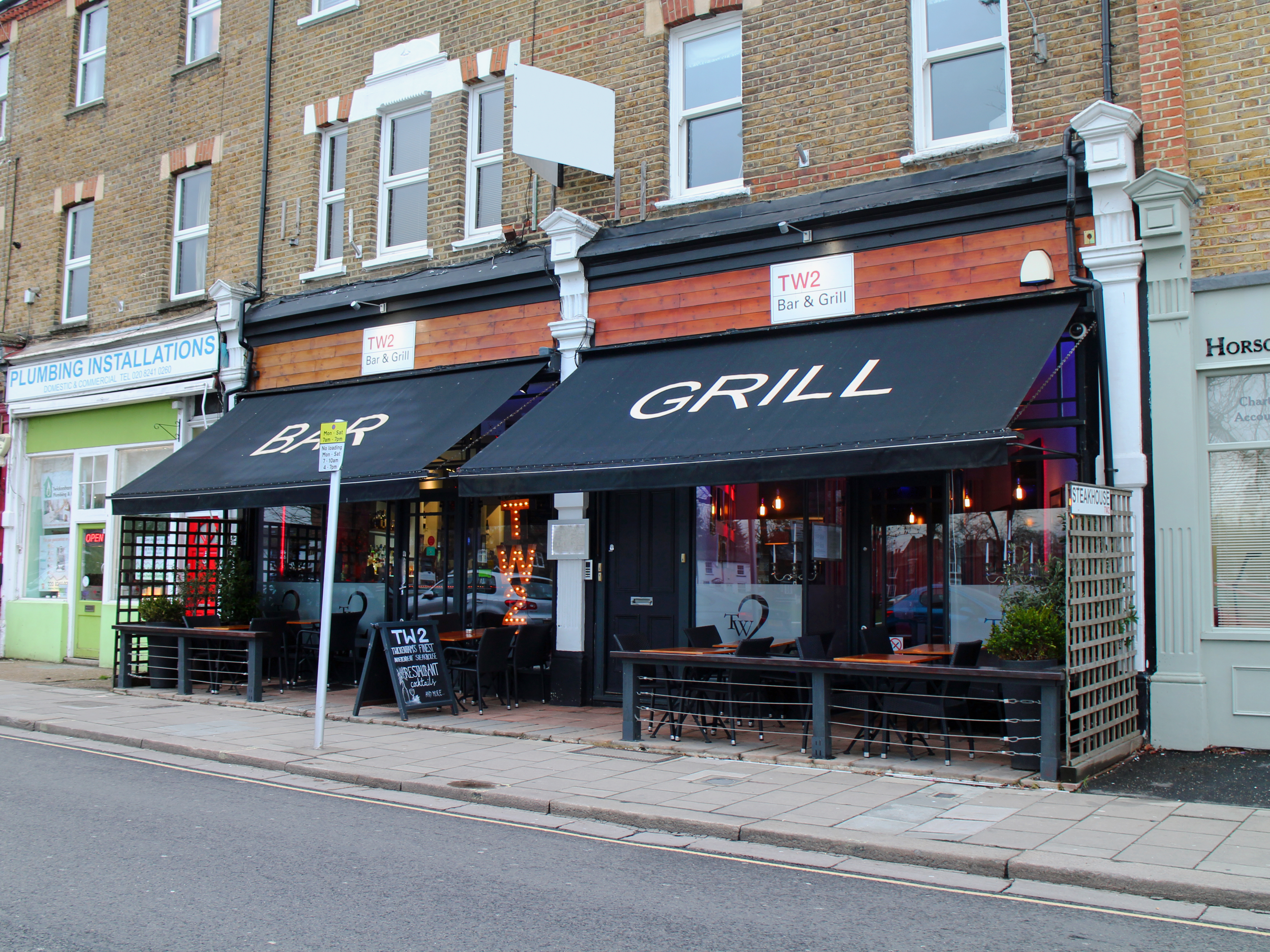 Impressive bar & grill in Twickenham new to market