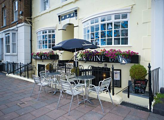 Popular wine bar and restaurant in Kent for sale