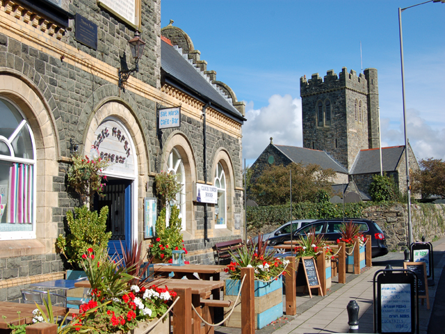 Hugely successful café bar in seaside resort sells with Sidney Phillips