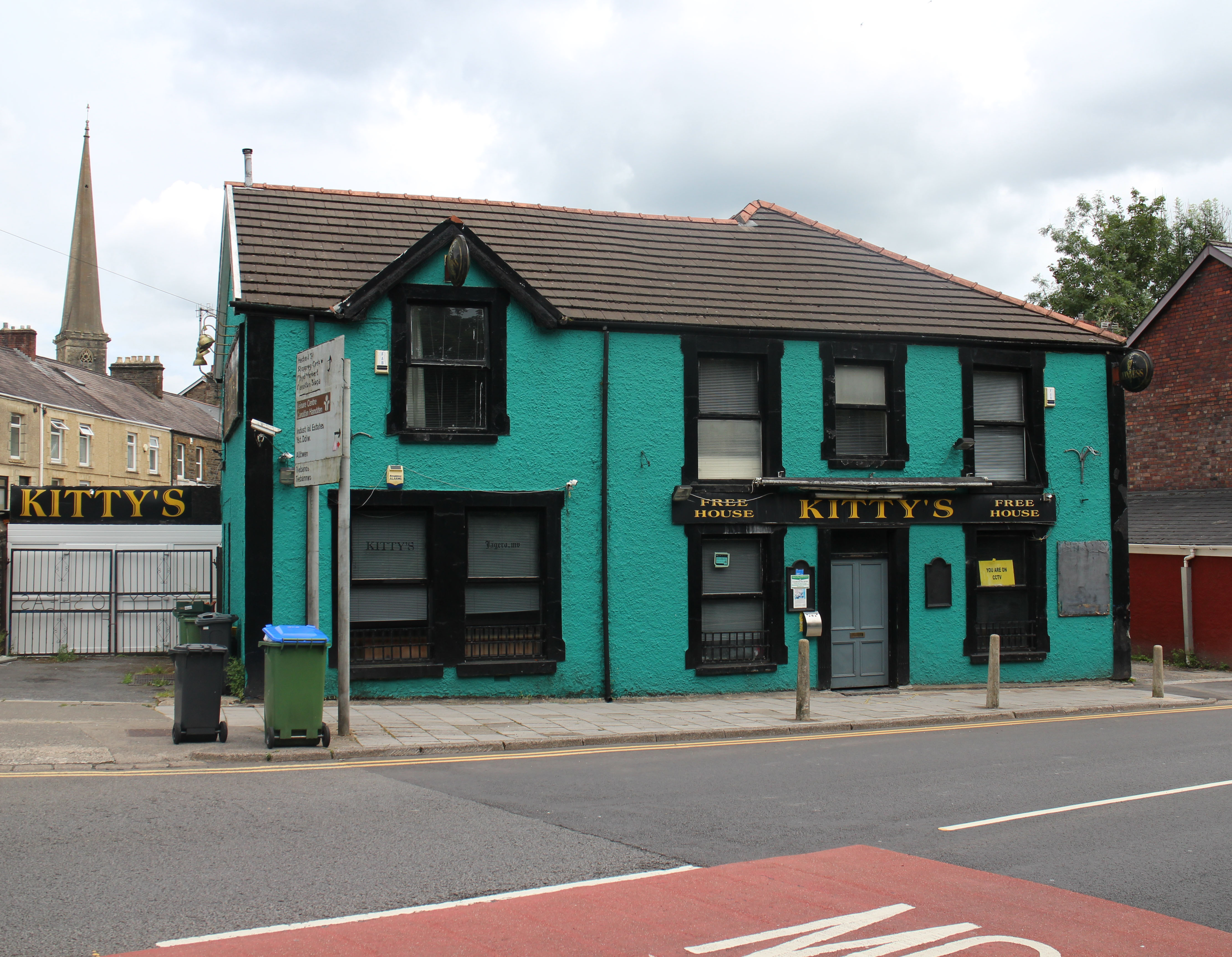 Late night bar in busy town for sale