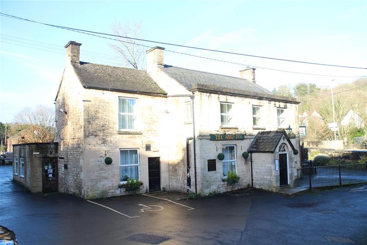 Nil premium Cotswold pub available from Sidney Phillips