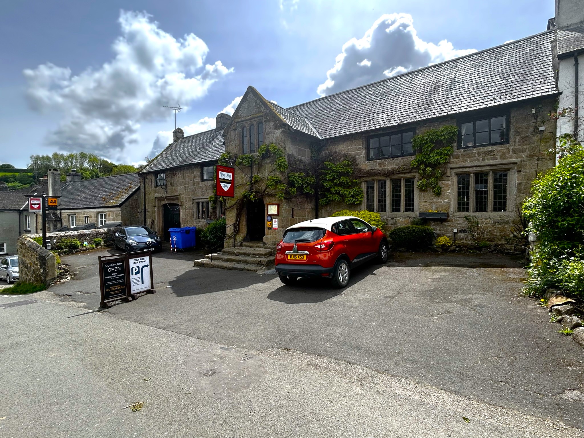 Historic Dartmoor coaching inn and pub for sale