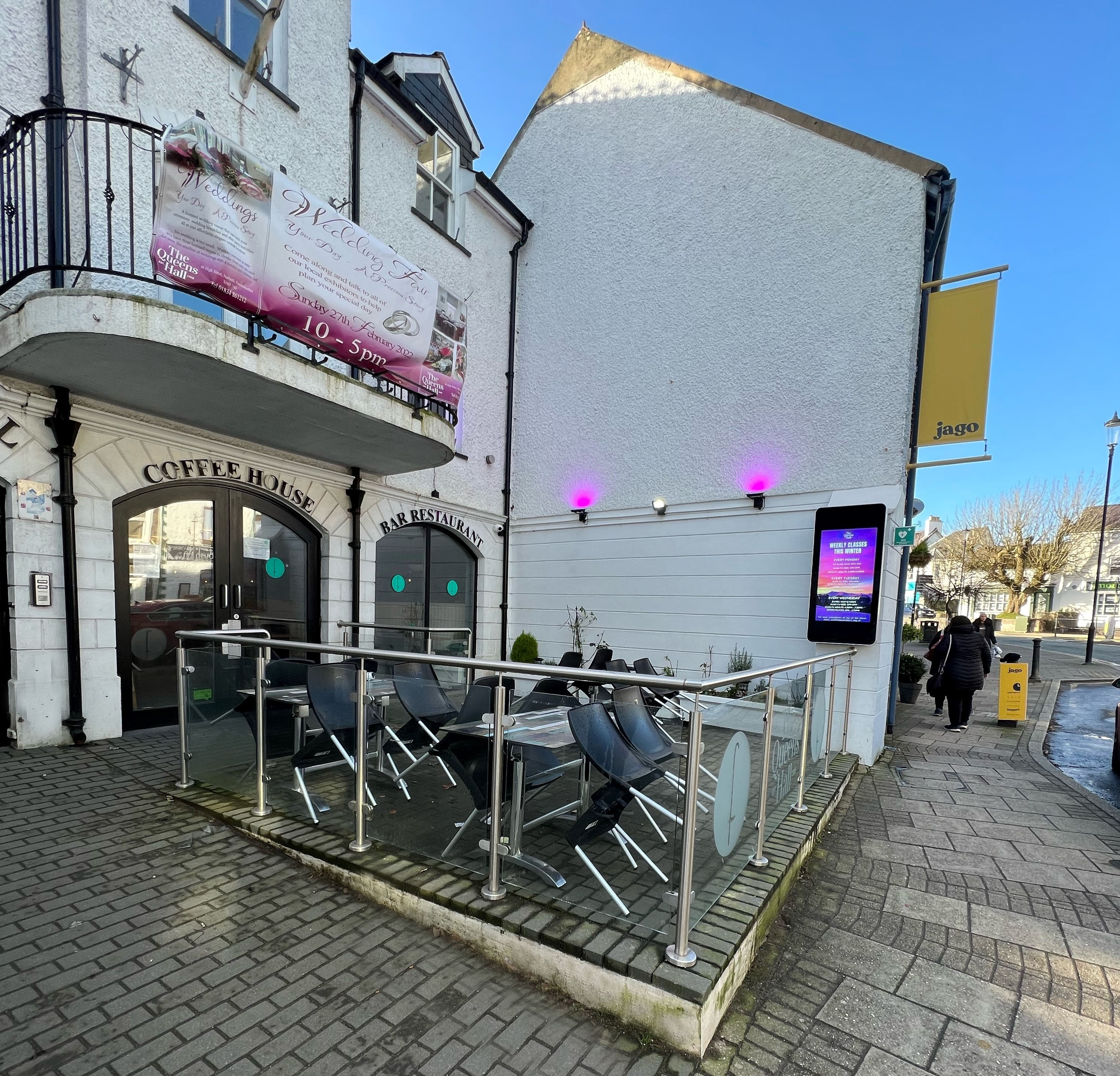 Busy town centre café and restaurant now available