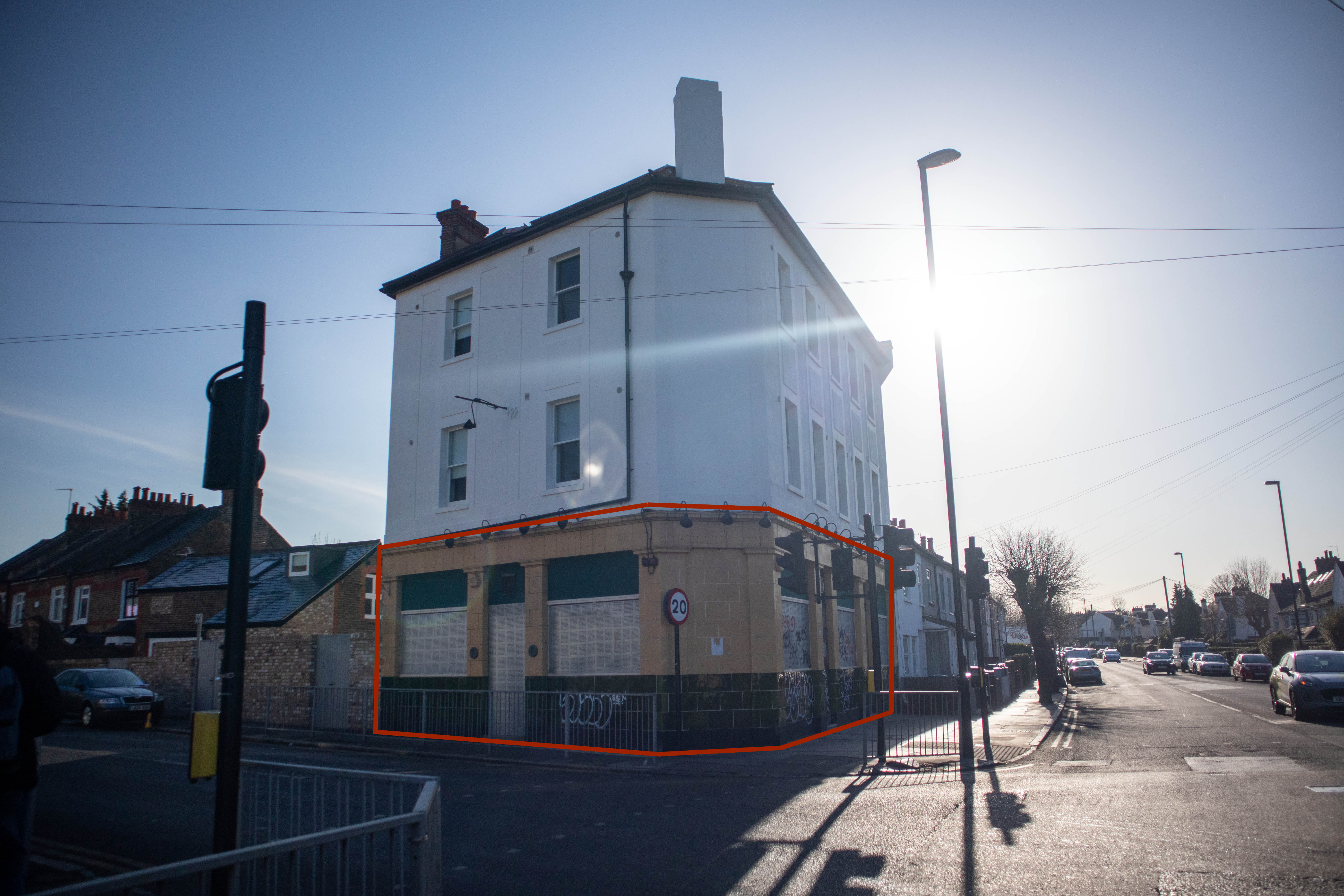Ground floor pub to let in London
