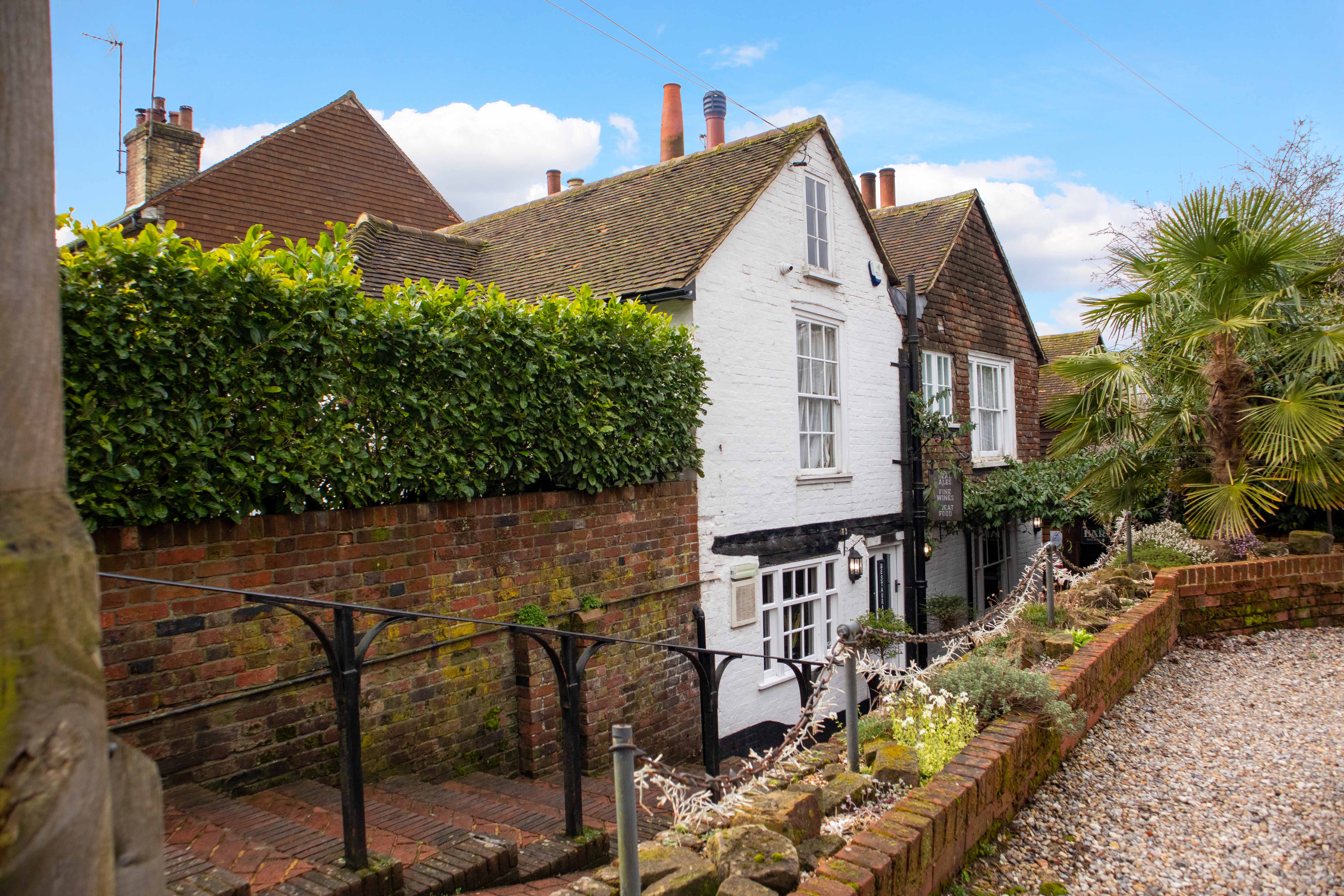 Popular pub and eatery in Ashford for sale