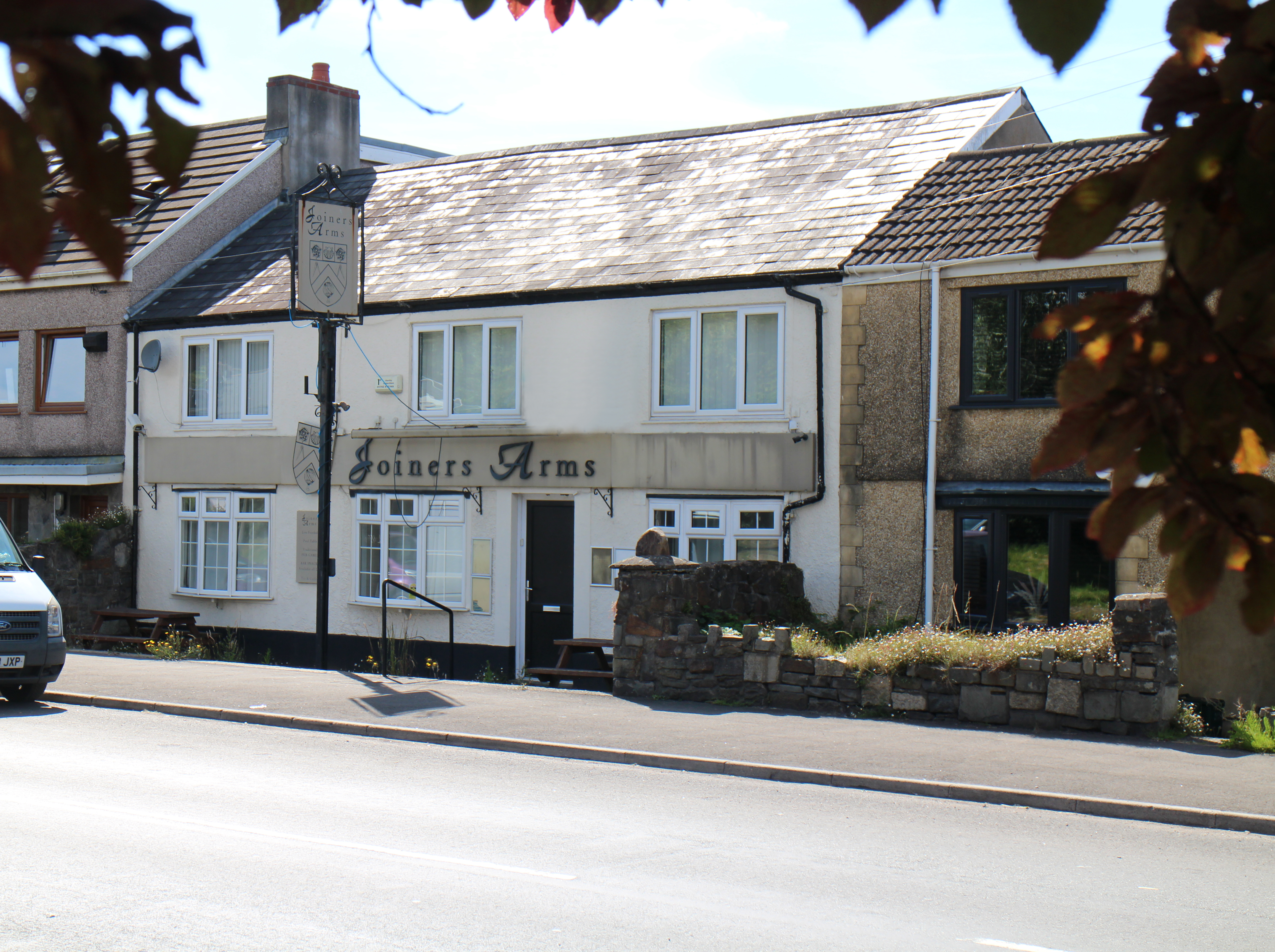 Swansea pub sold on behalf of national operators
