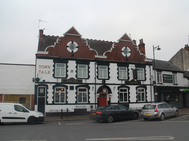 Traditional Warwickshire pub available on the edge of busy town
