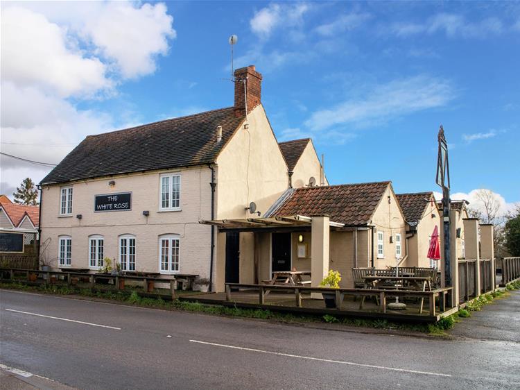 Detached roadside pub in Essex sold