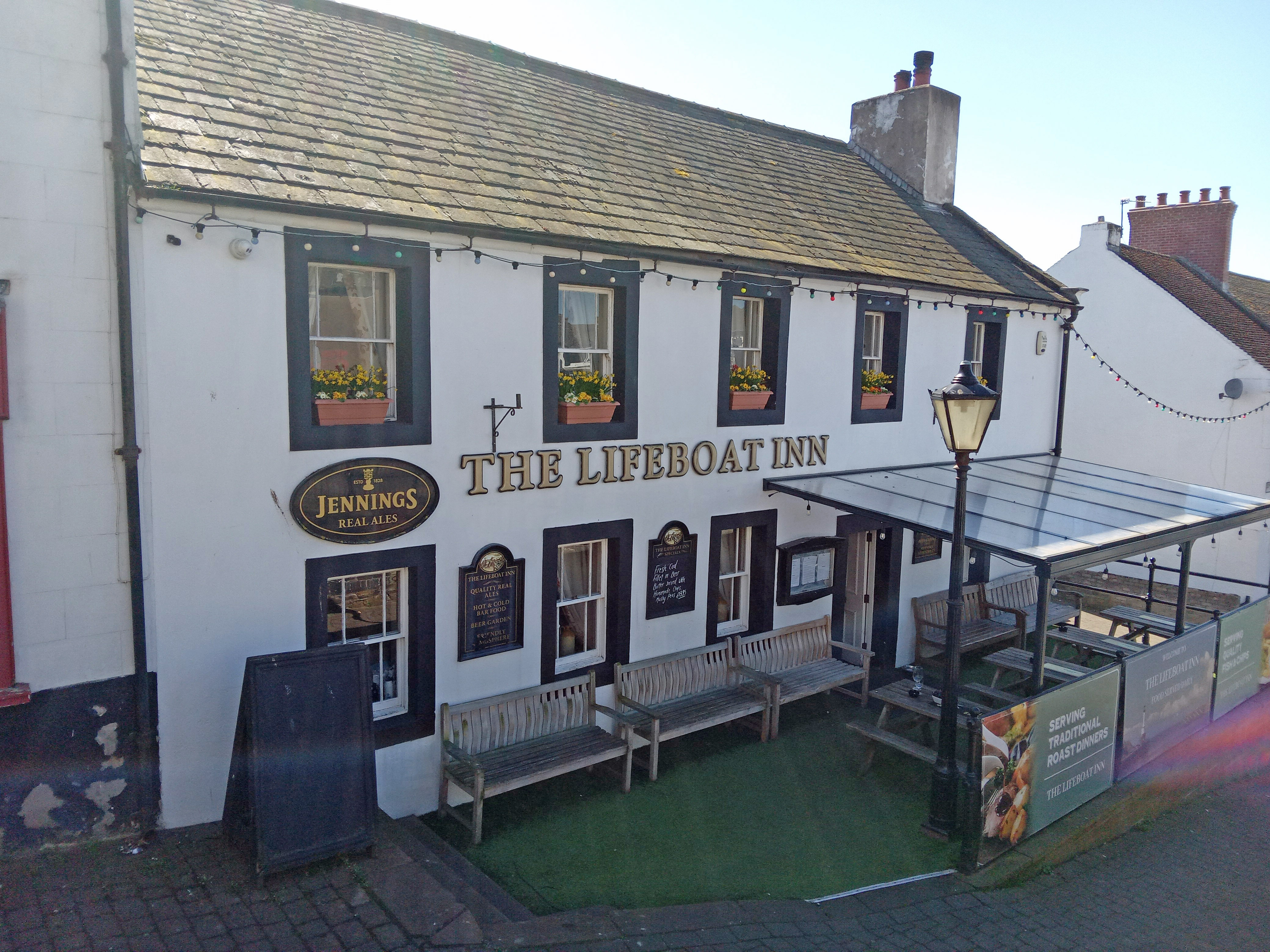 Quayside bar & restaurant with strong net profits for sale