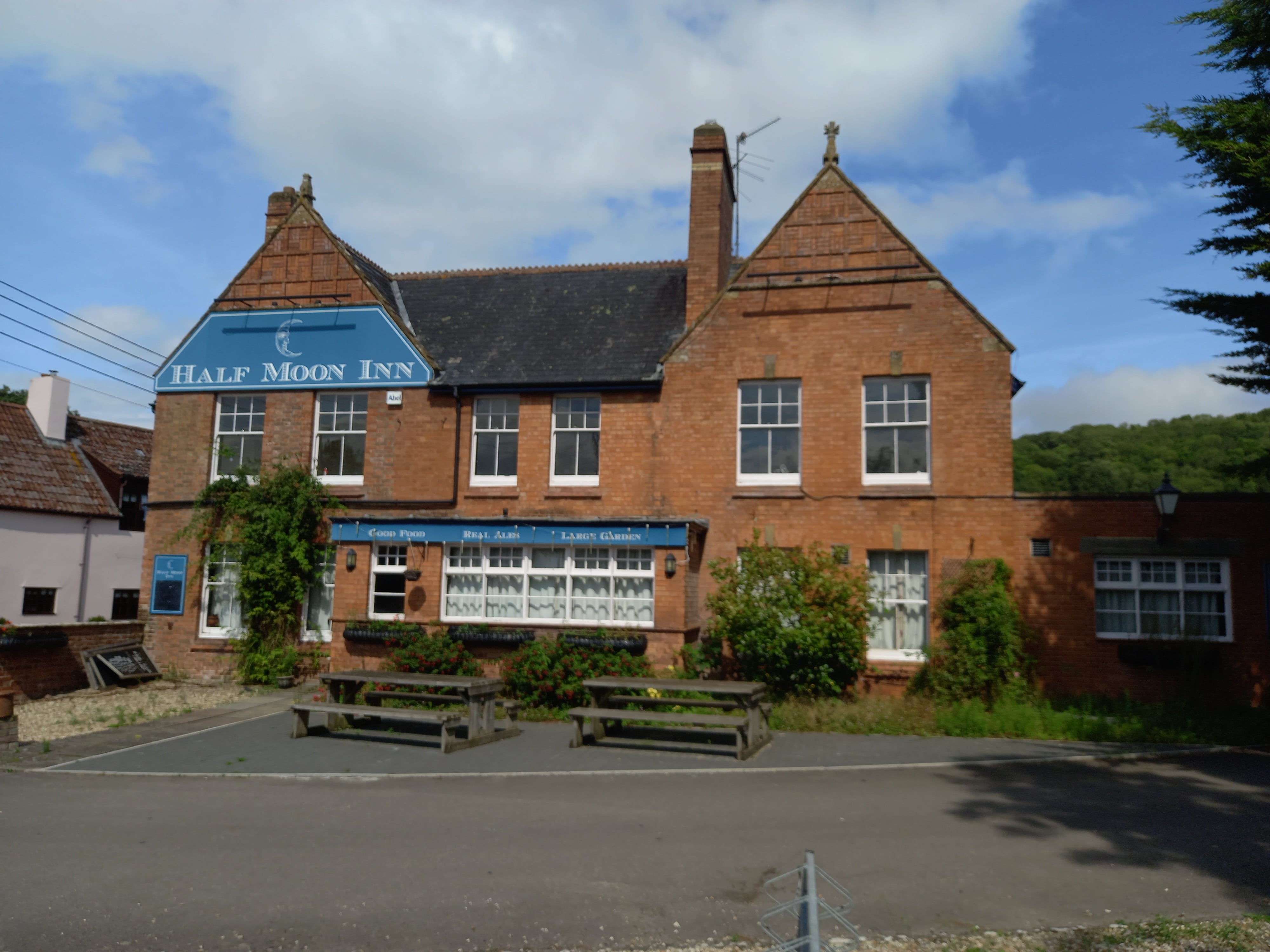 Pub near Taunton let by Sidney Phillips