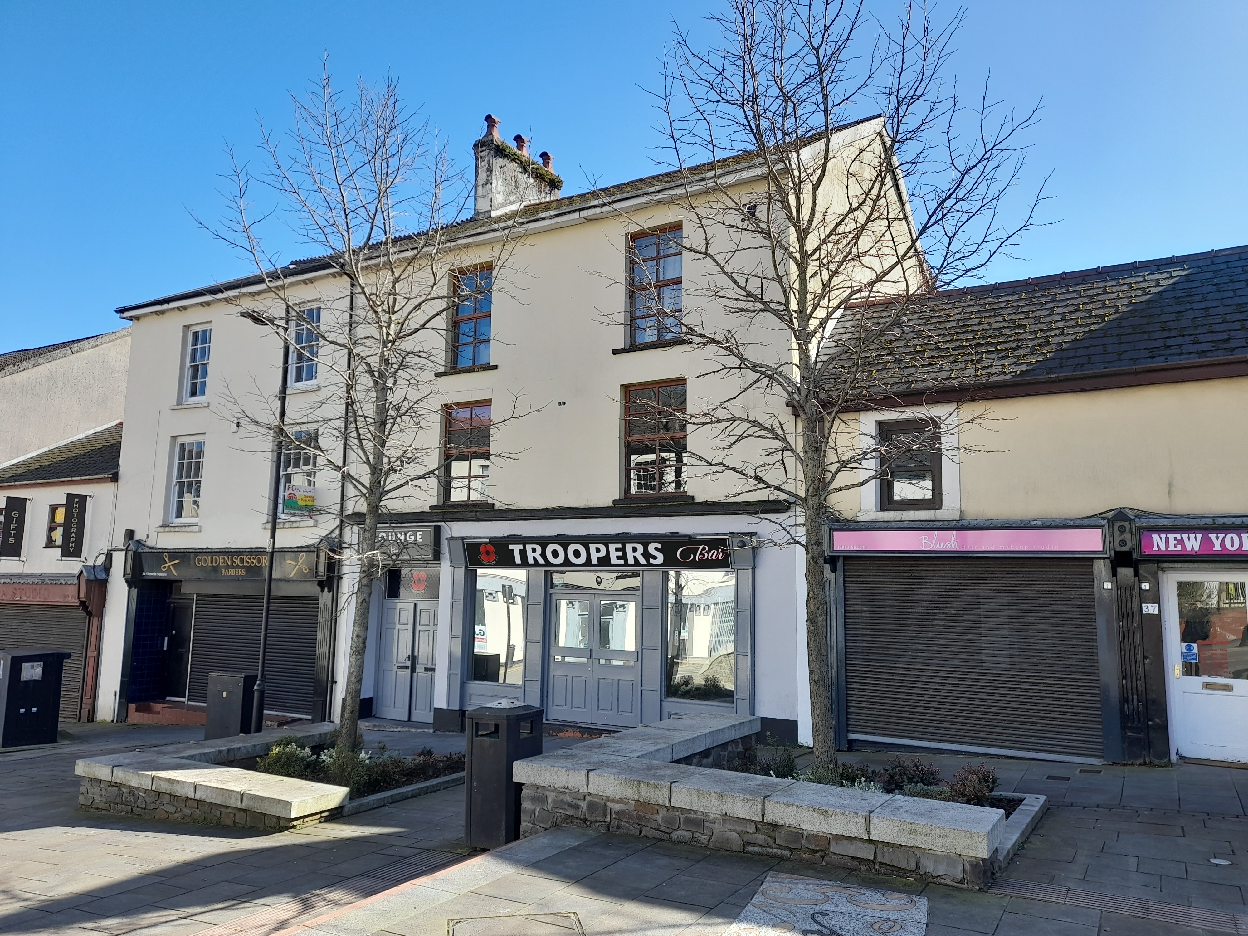 Prominent town centre circuit pub for sale