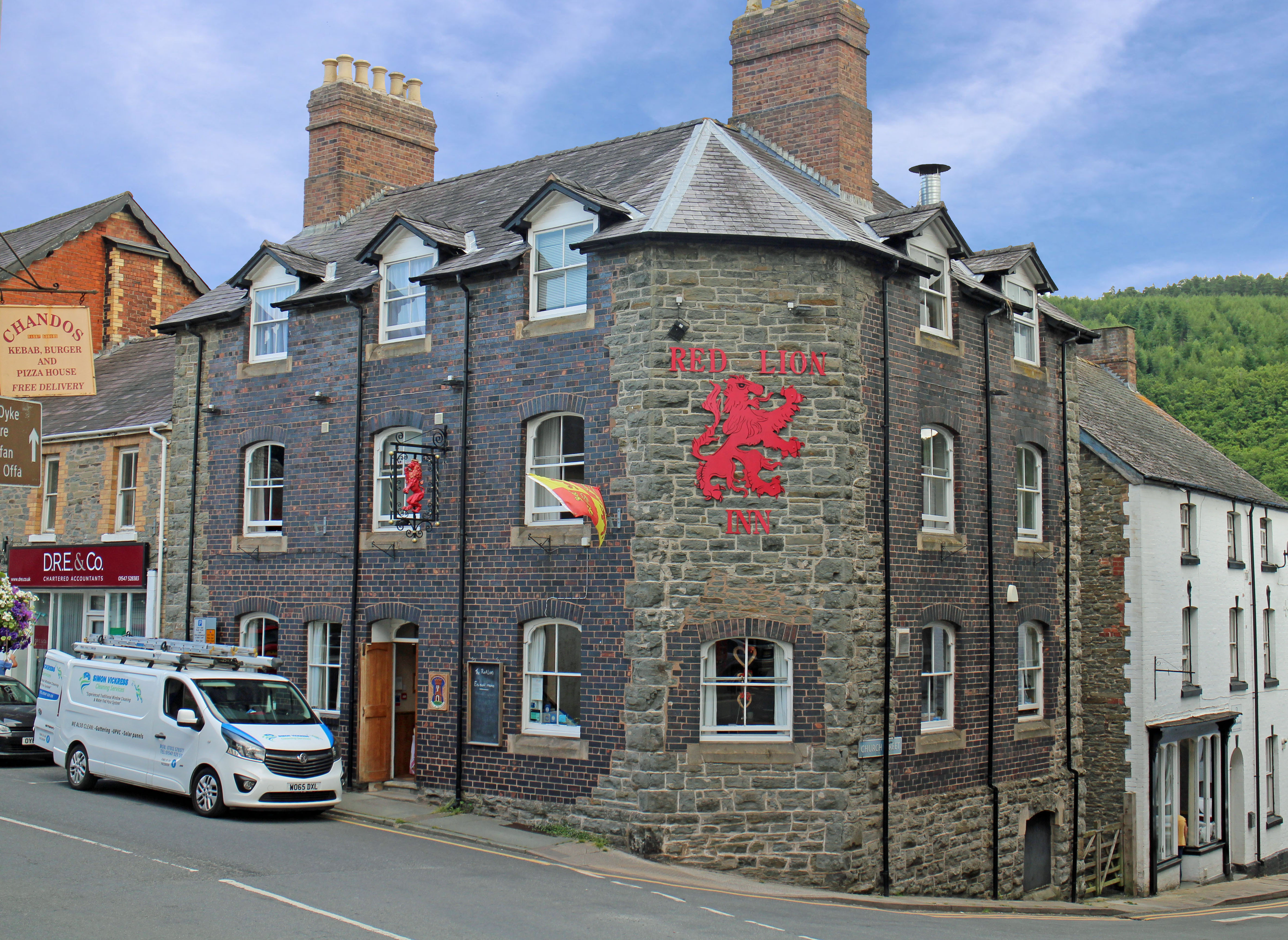 Attractive stone pub for sale in Powys