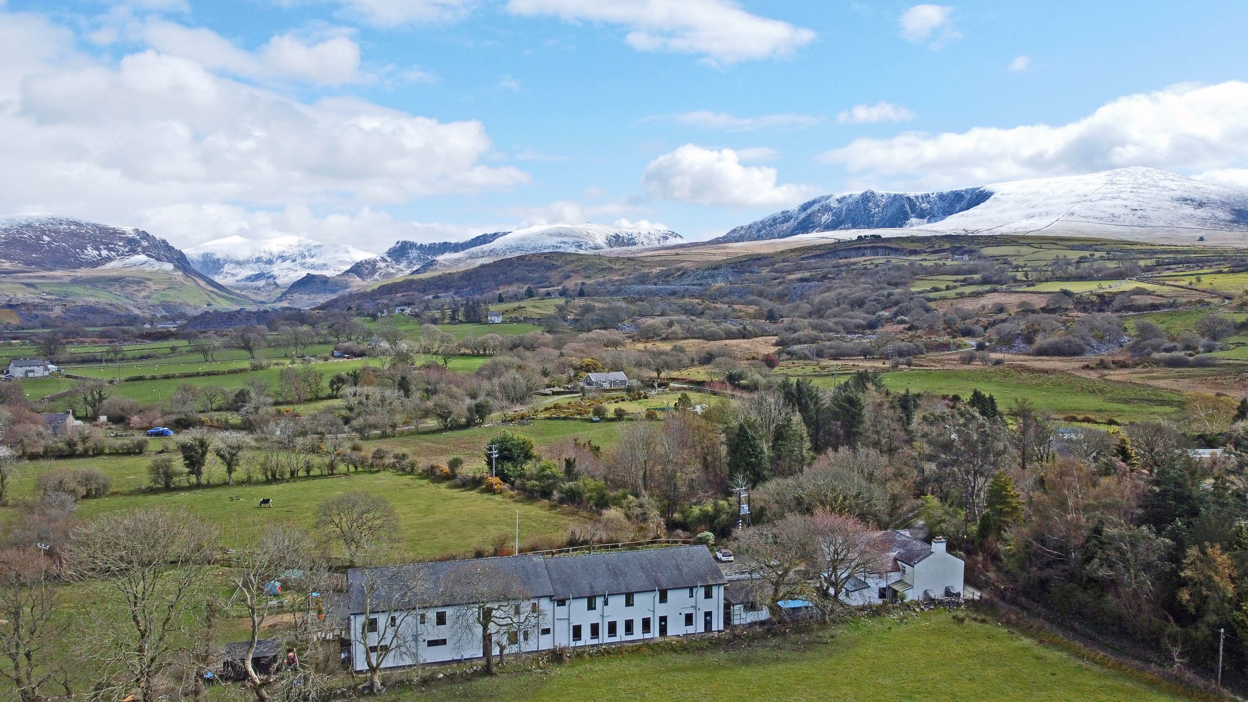 19 bedroom hostel and campsite for sale on the fringes of Snowdonia National Park