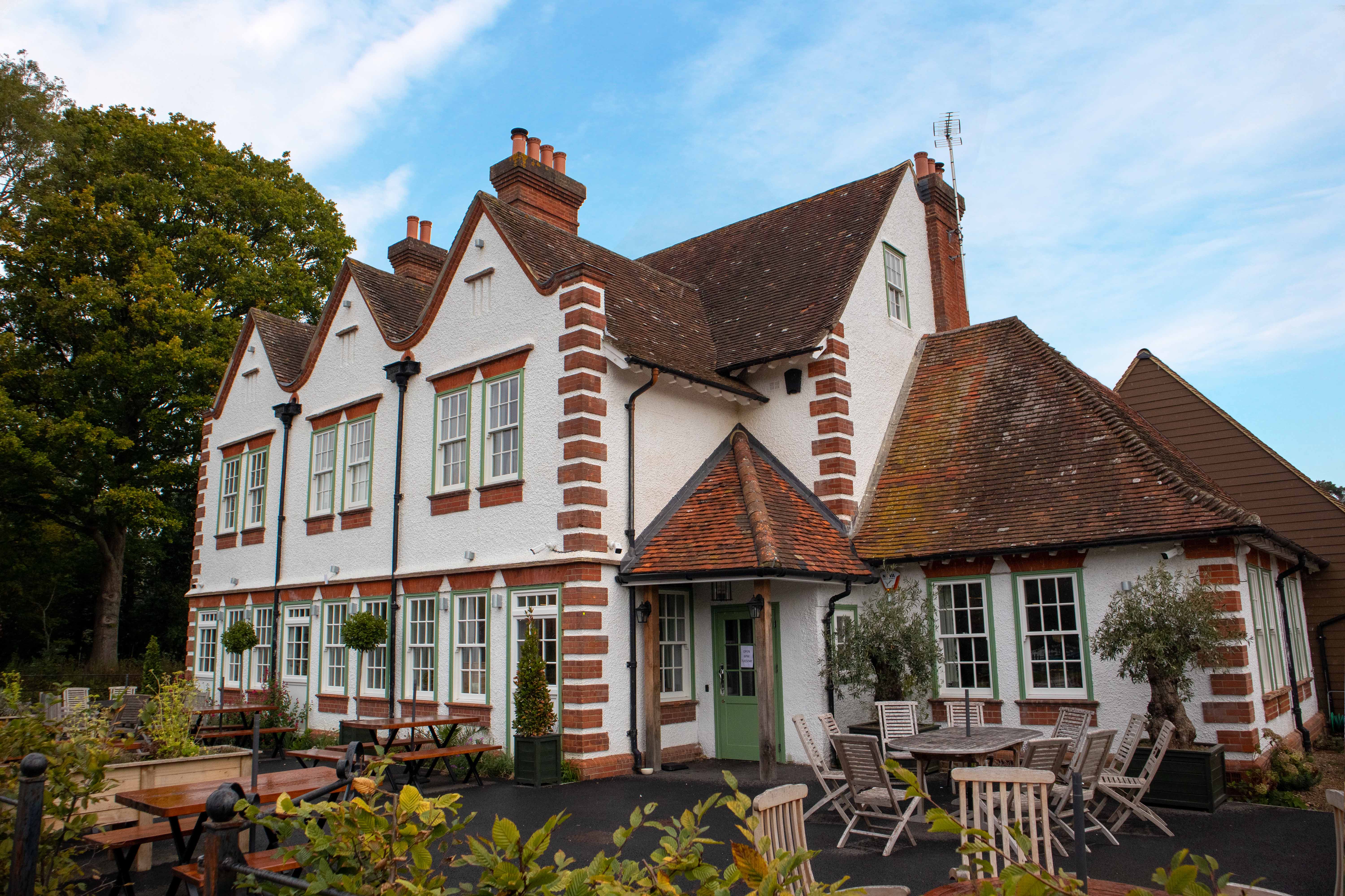 Exceptional Surrey pub with letting rooms let