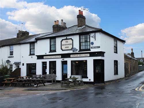 Busy wet-let pub in Kent let