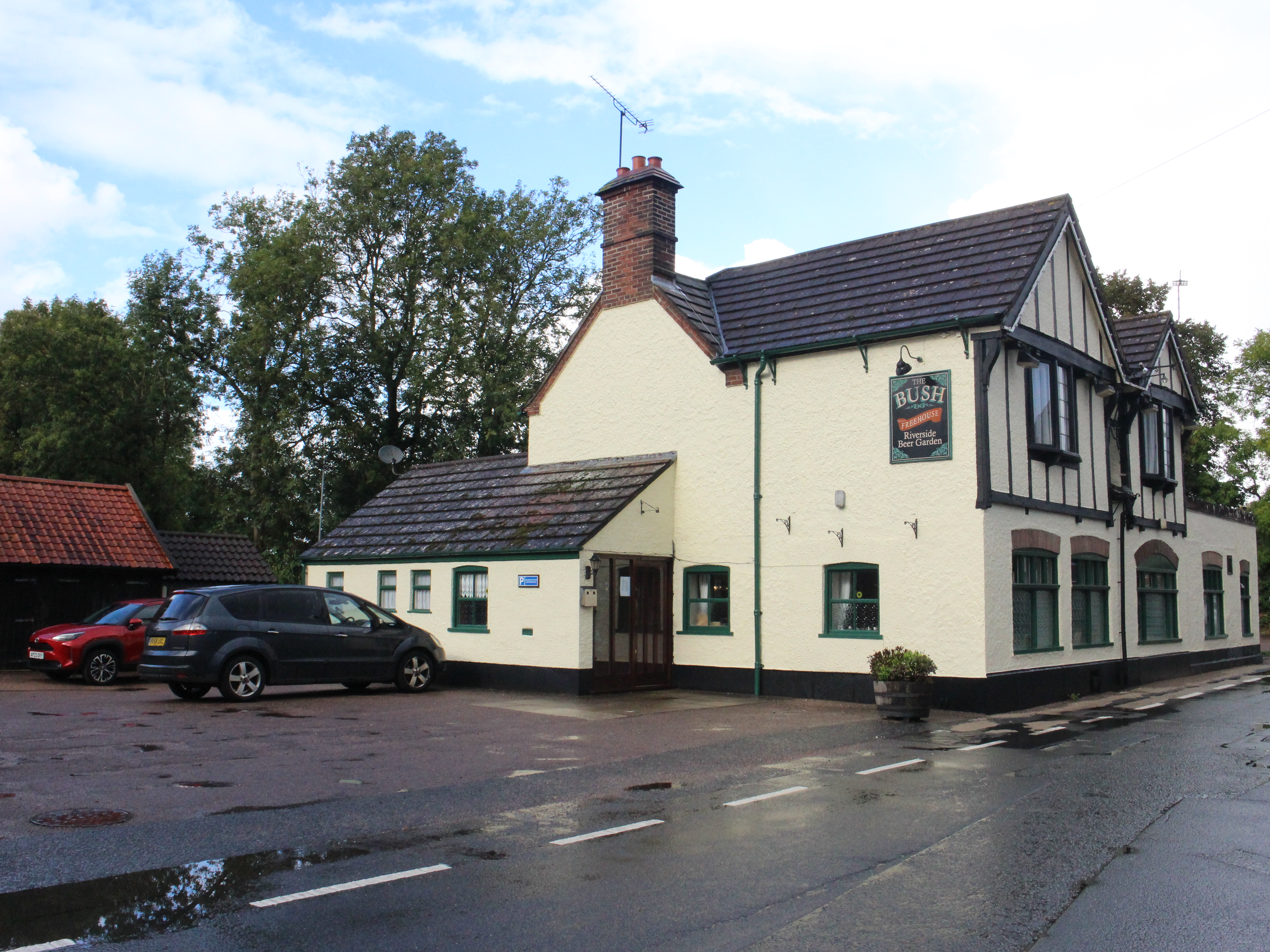 Leasehold pub in Norwich sold by Sidney Phillips