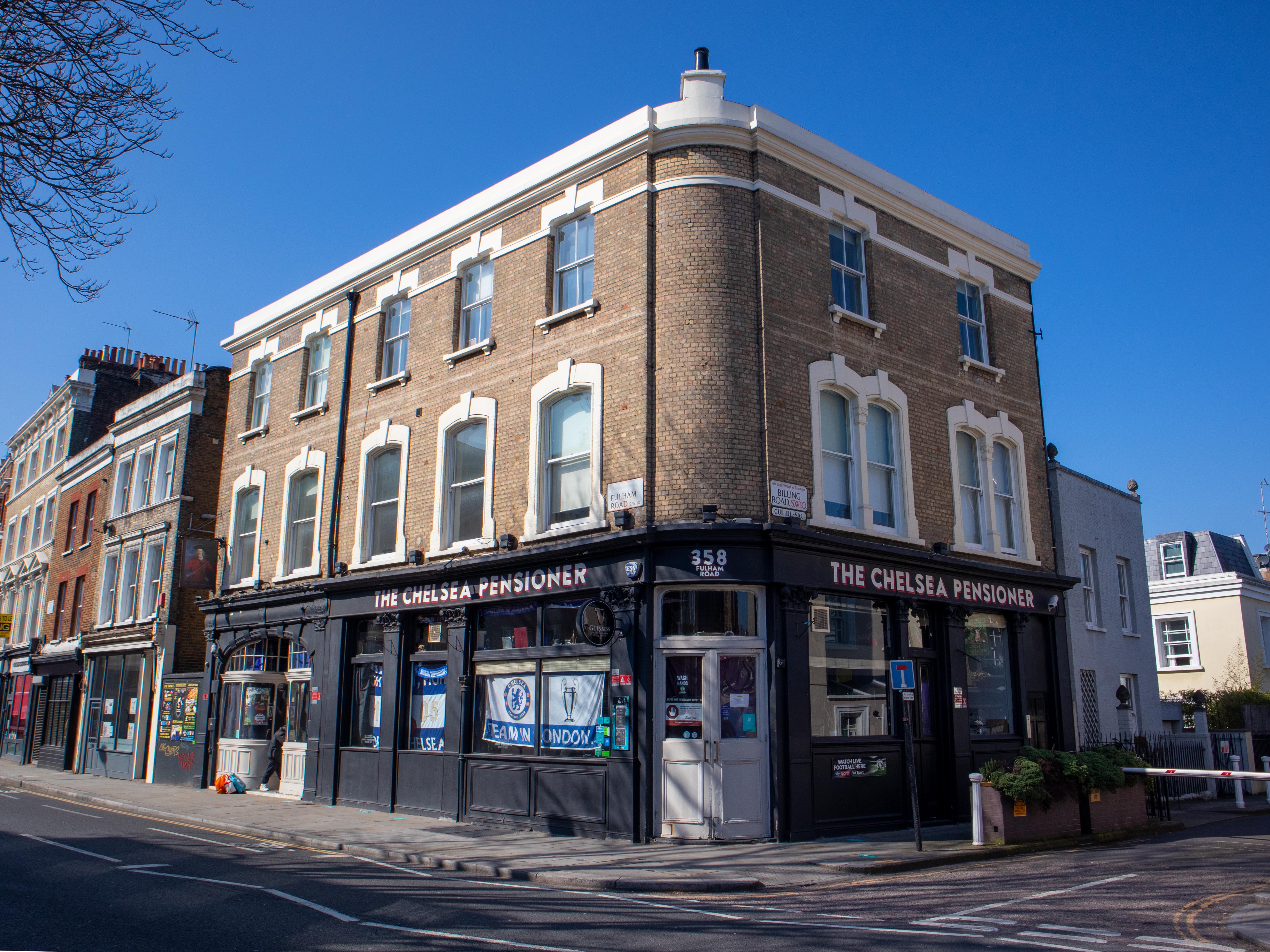 Hugely popular London Pub next to Stamford Bridge available