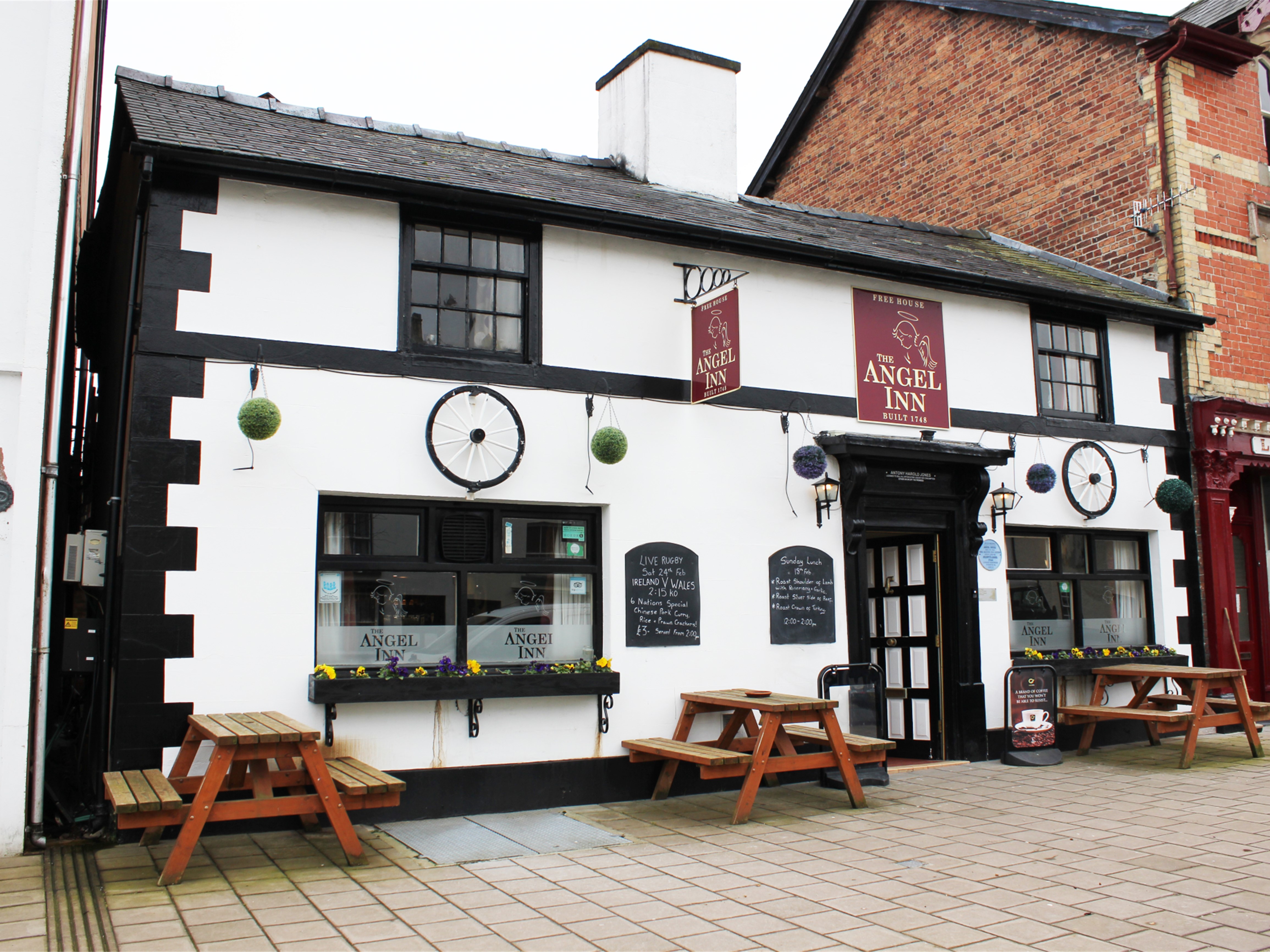 Pub in Powys Agricultural Community available