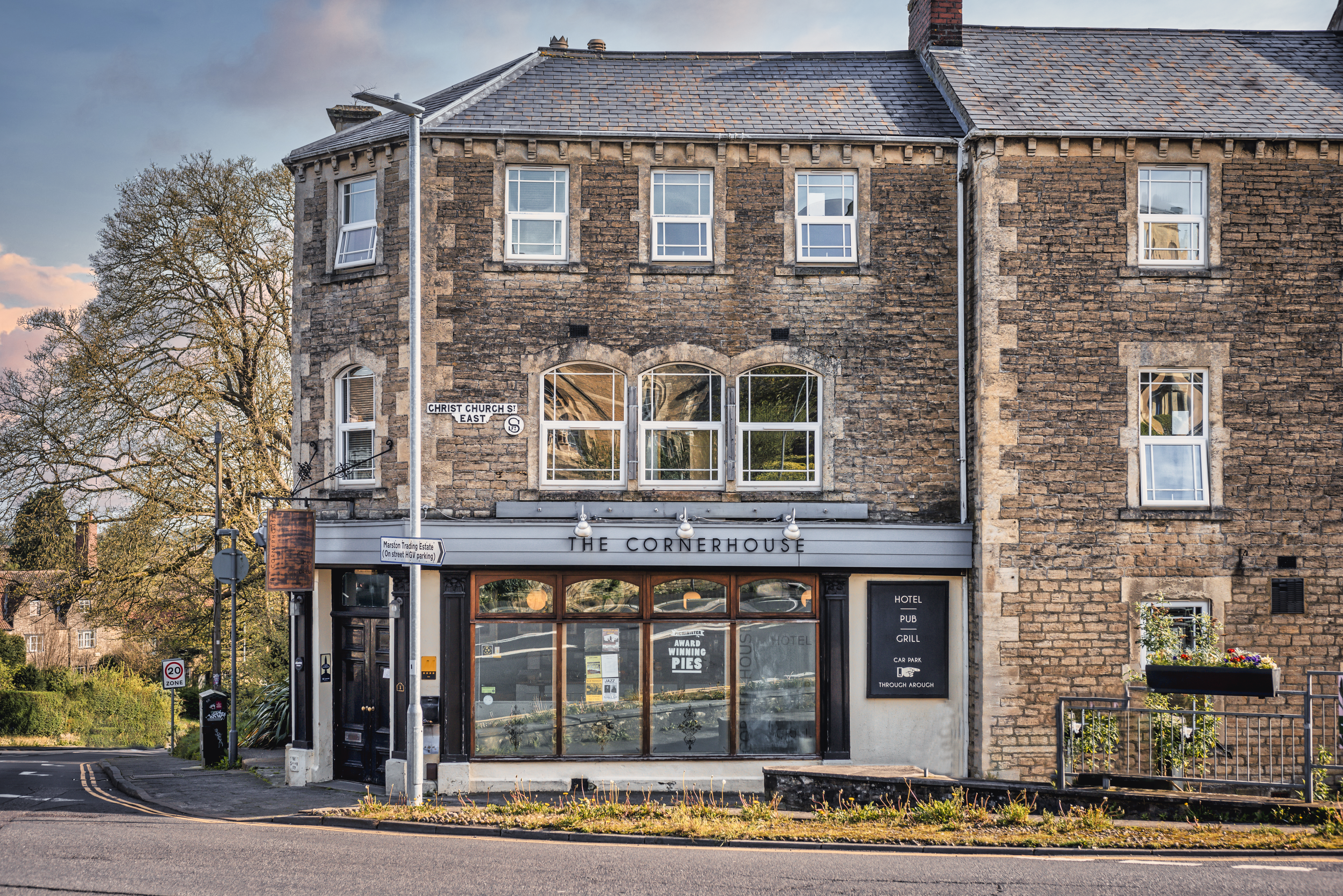 Well Presented Thriving Town Centre Freehouse with Letting Rooms