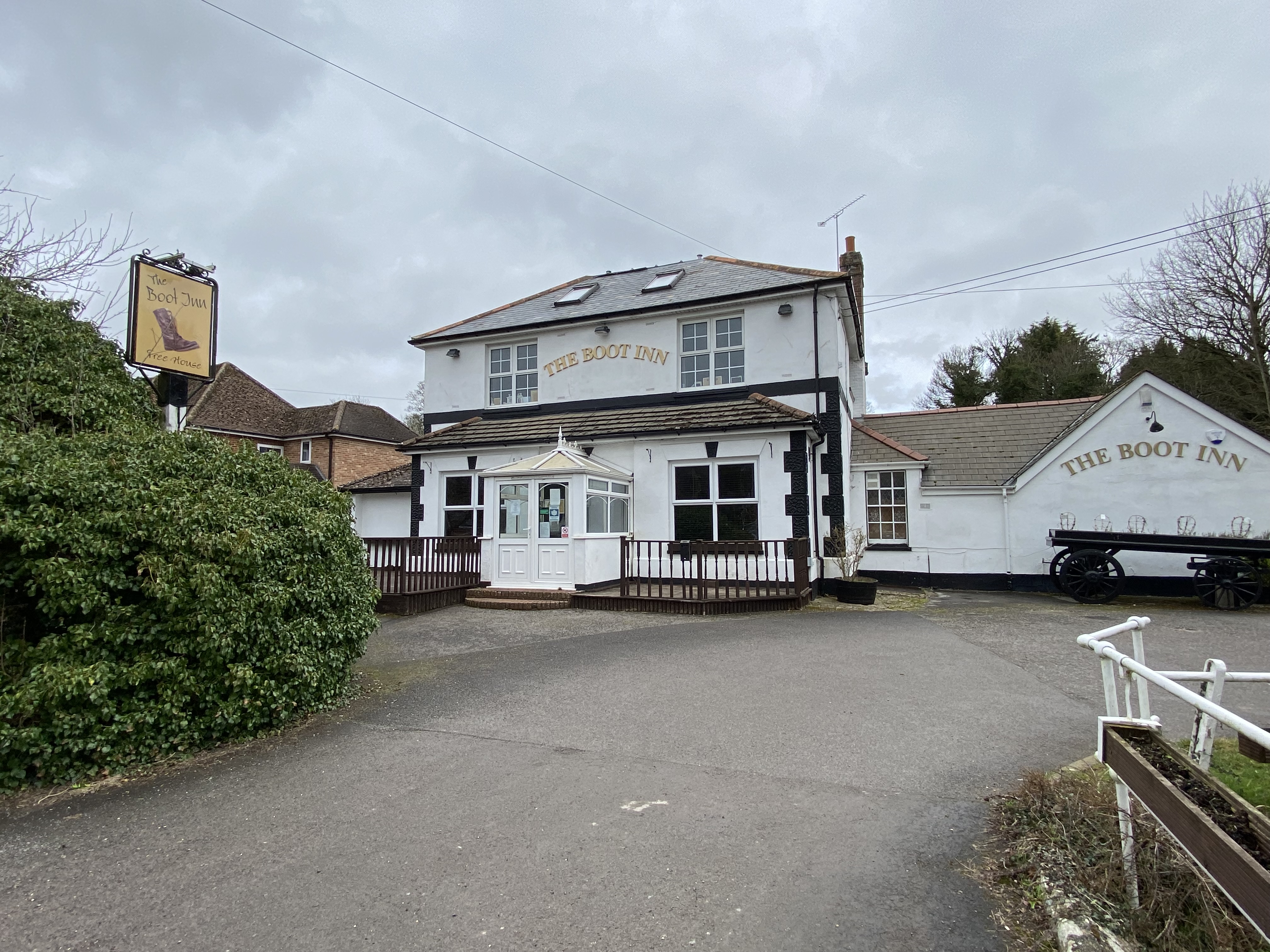 Large pub for sale with potential to add letting rooms