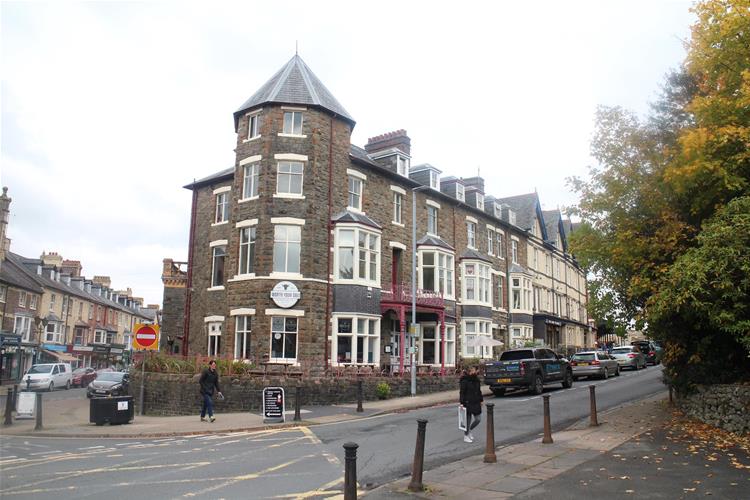 Substantial 14 bedroom property for sale