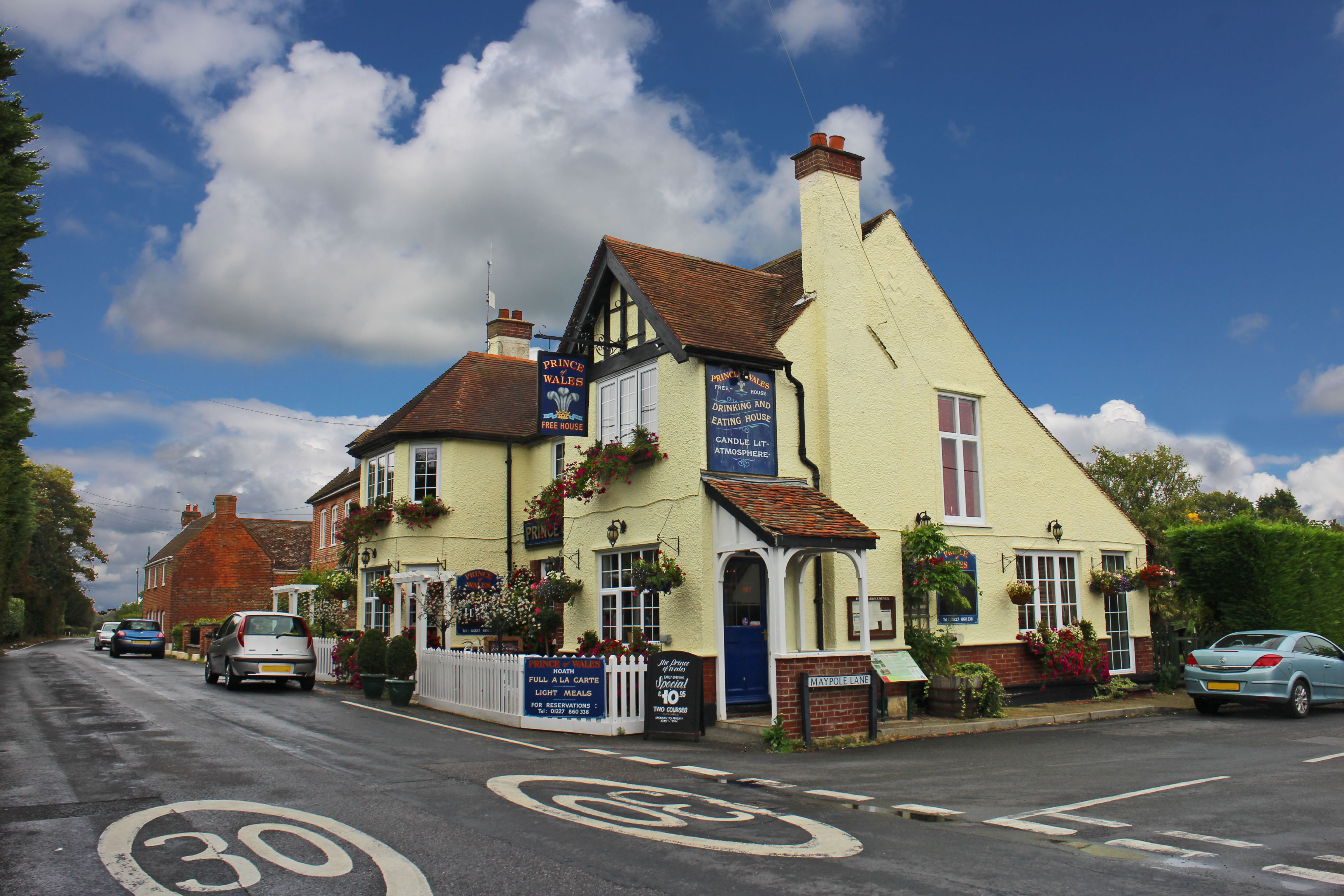 Thriving food-led pub in Kent sold by Sidney Phillips