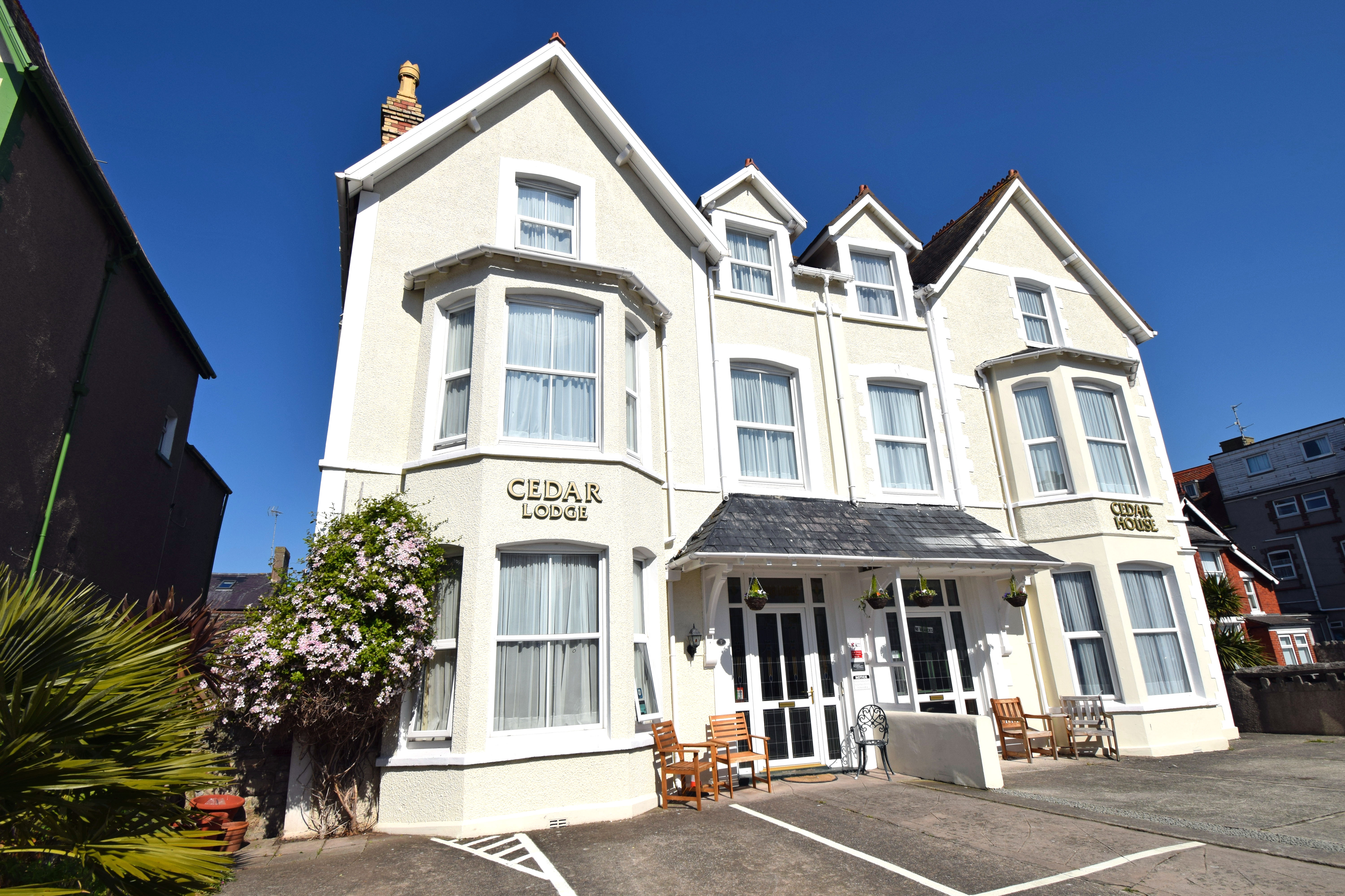 7 bedroom guest house in the heart of Llandudno for sale
