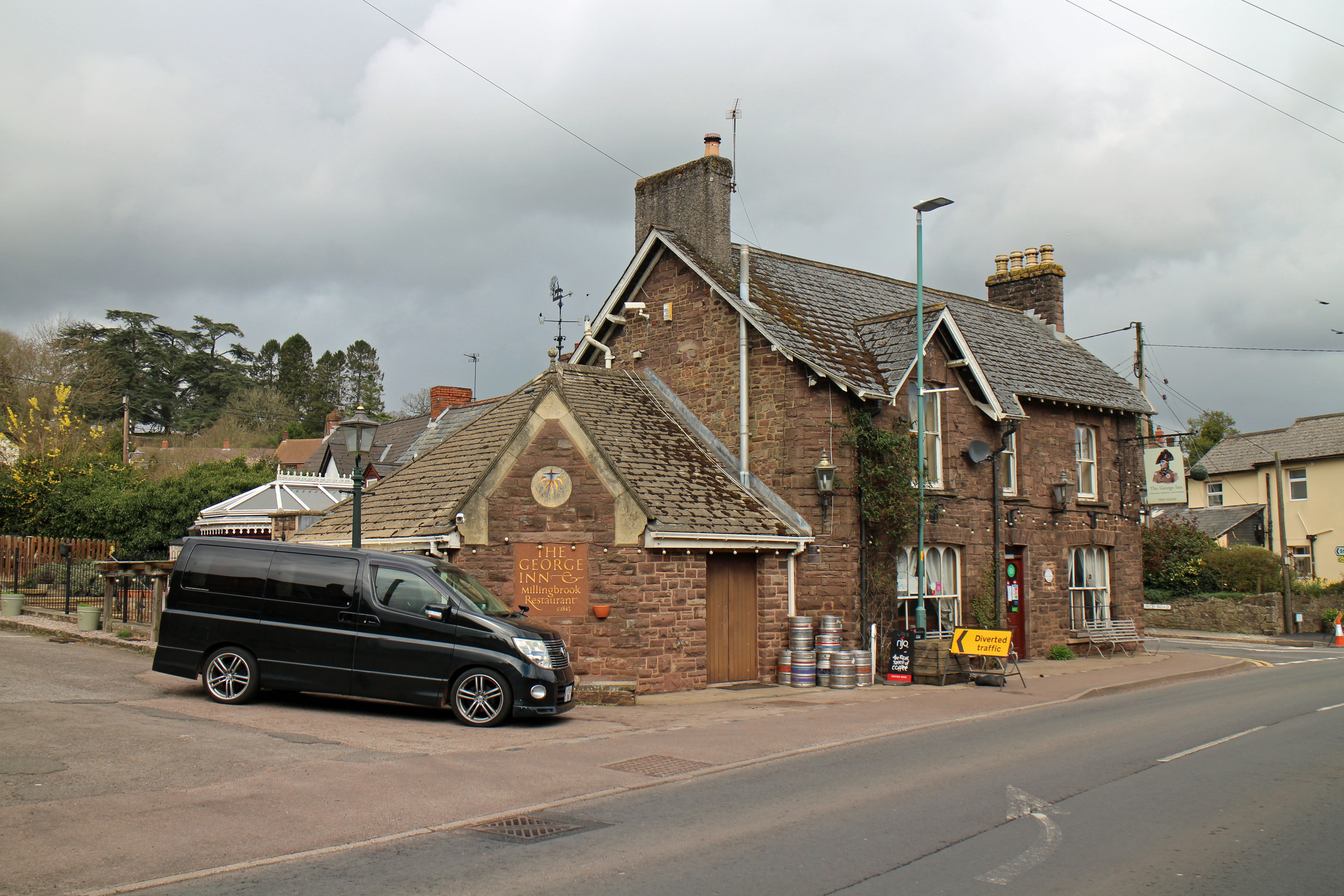 Severn Vale main road Village Inn available in Lydney
