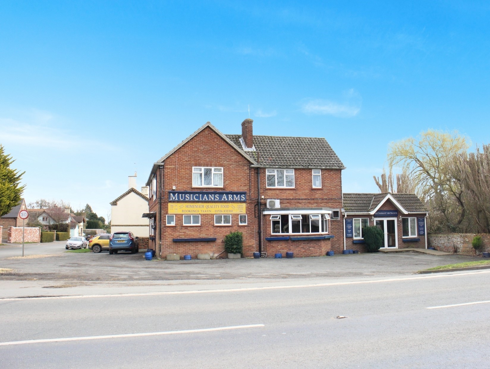 Freehold pub in Sleaford sold by Sidney Phillips