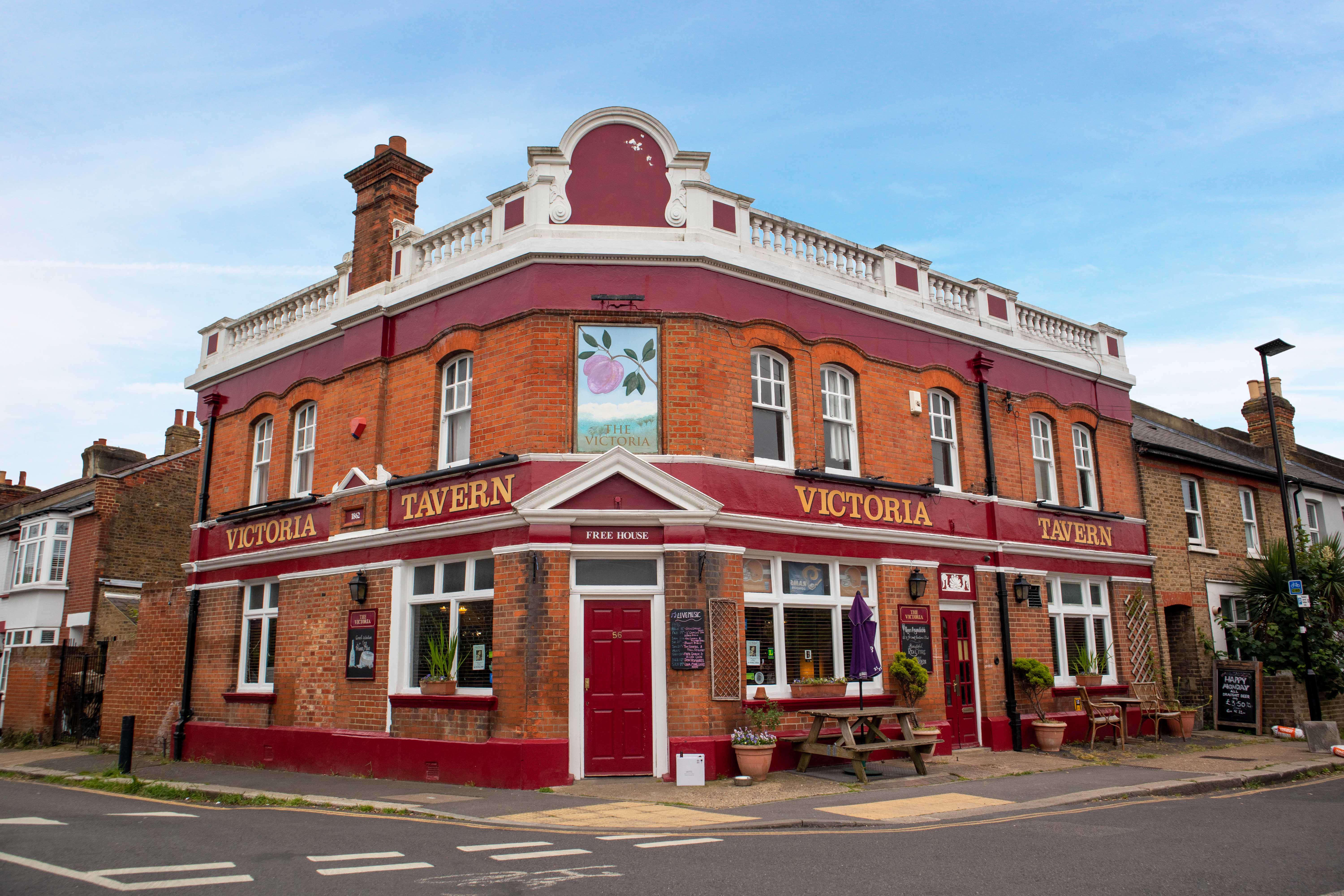 Pub close to Twickenham Stadium sold
