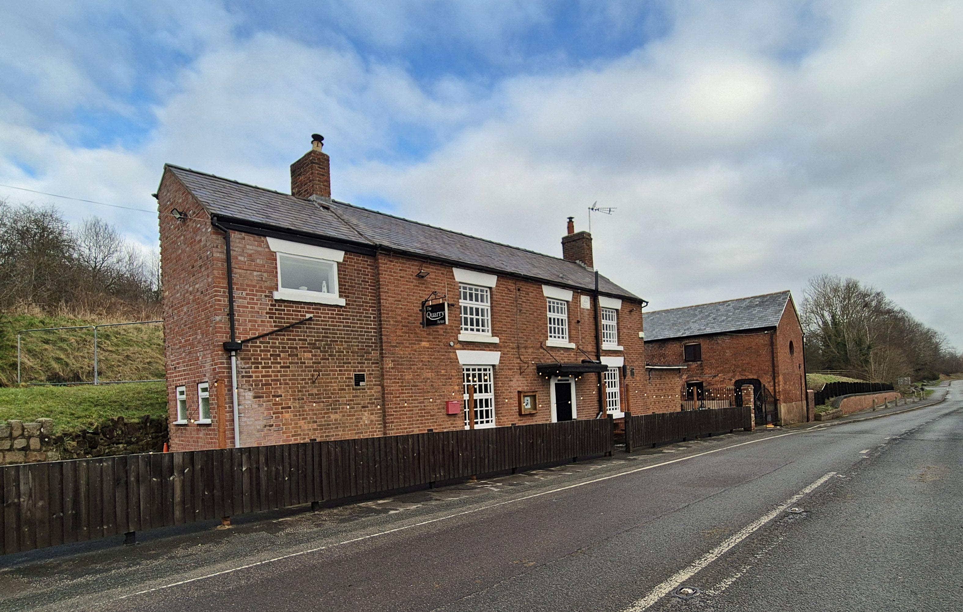 Refurbished wet-led pub for sale or to let