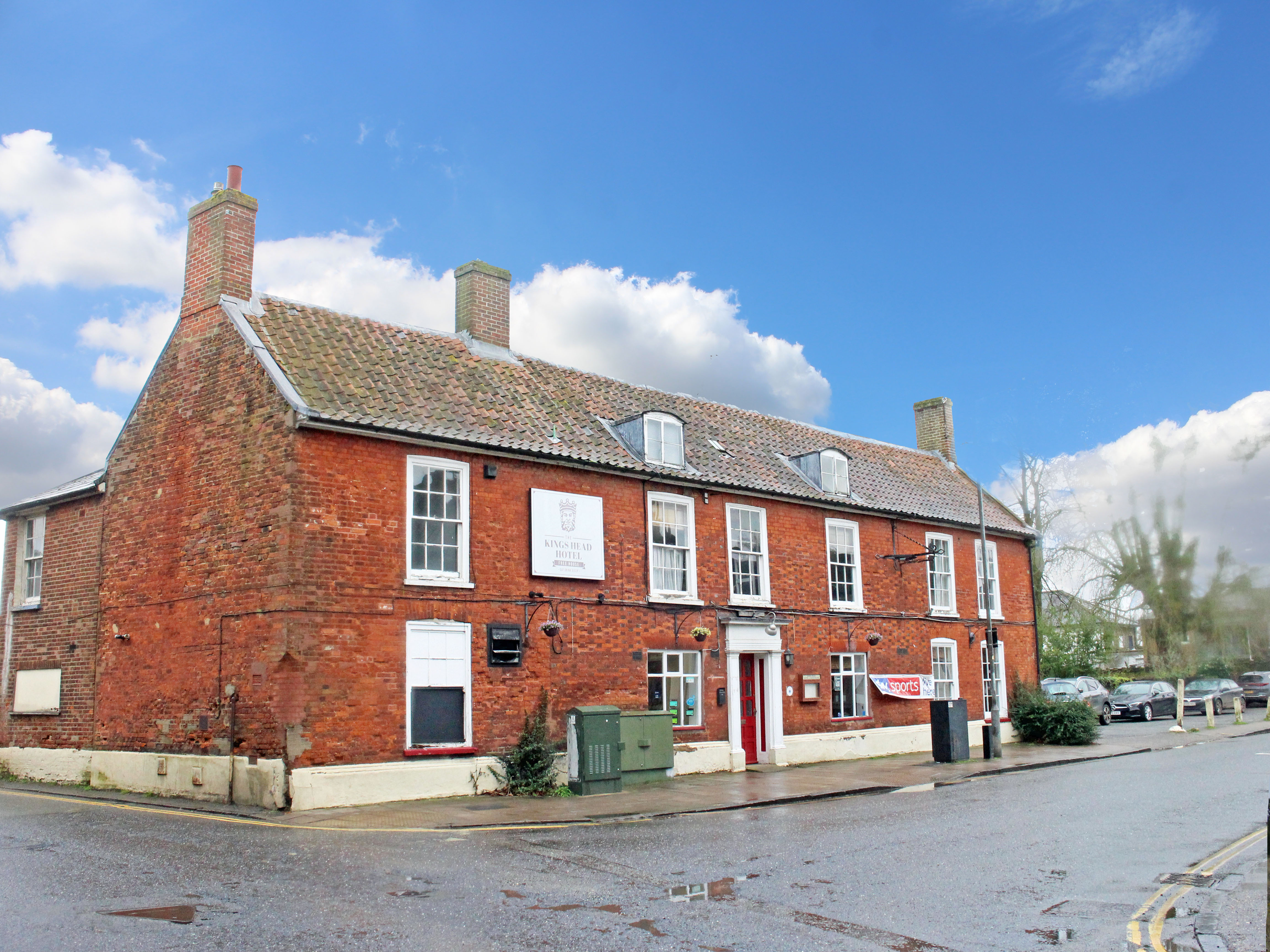 Twelve bedroom hotel in Norfolk for sale