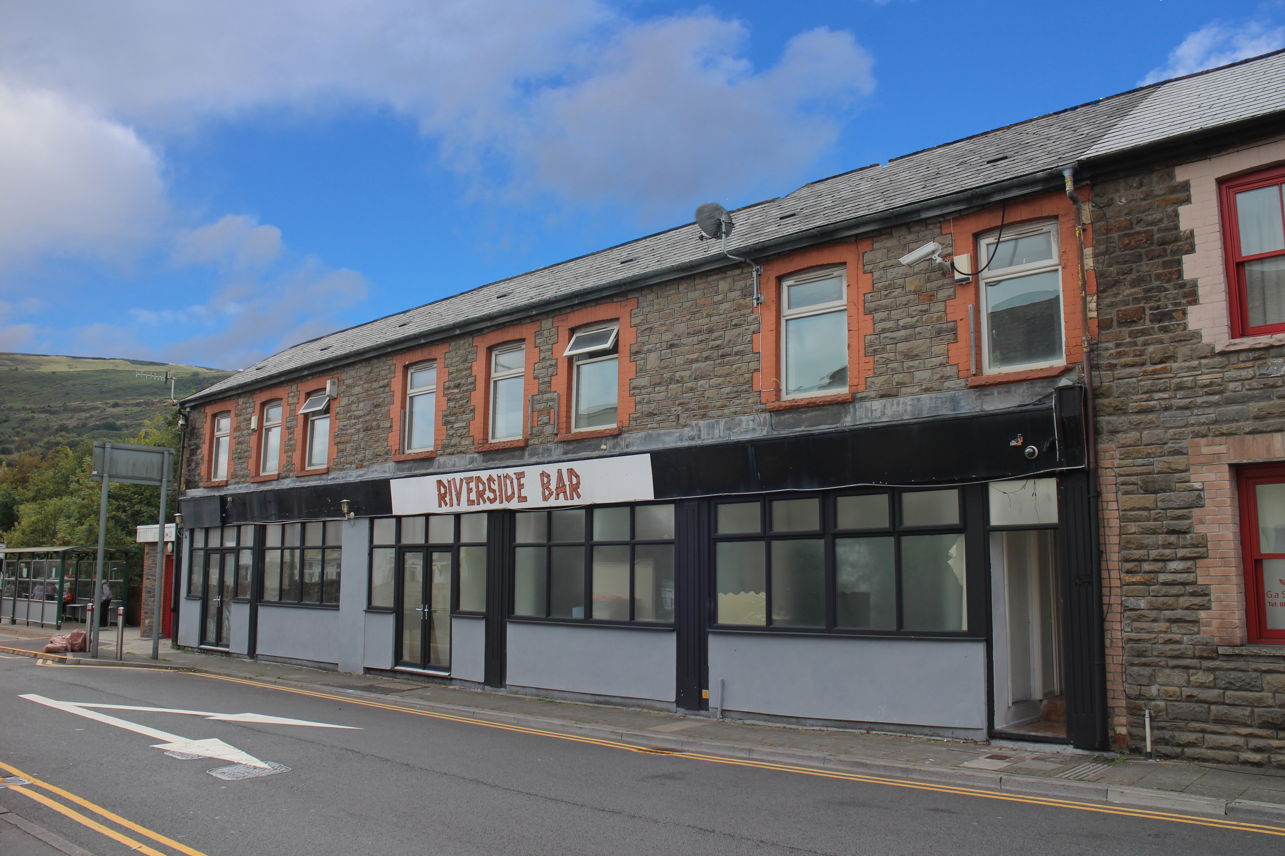 NEW: South Wales riverside bar & restaurant for sale