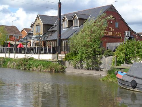 Wiltshire Canal & Marina Side public house for sale