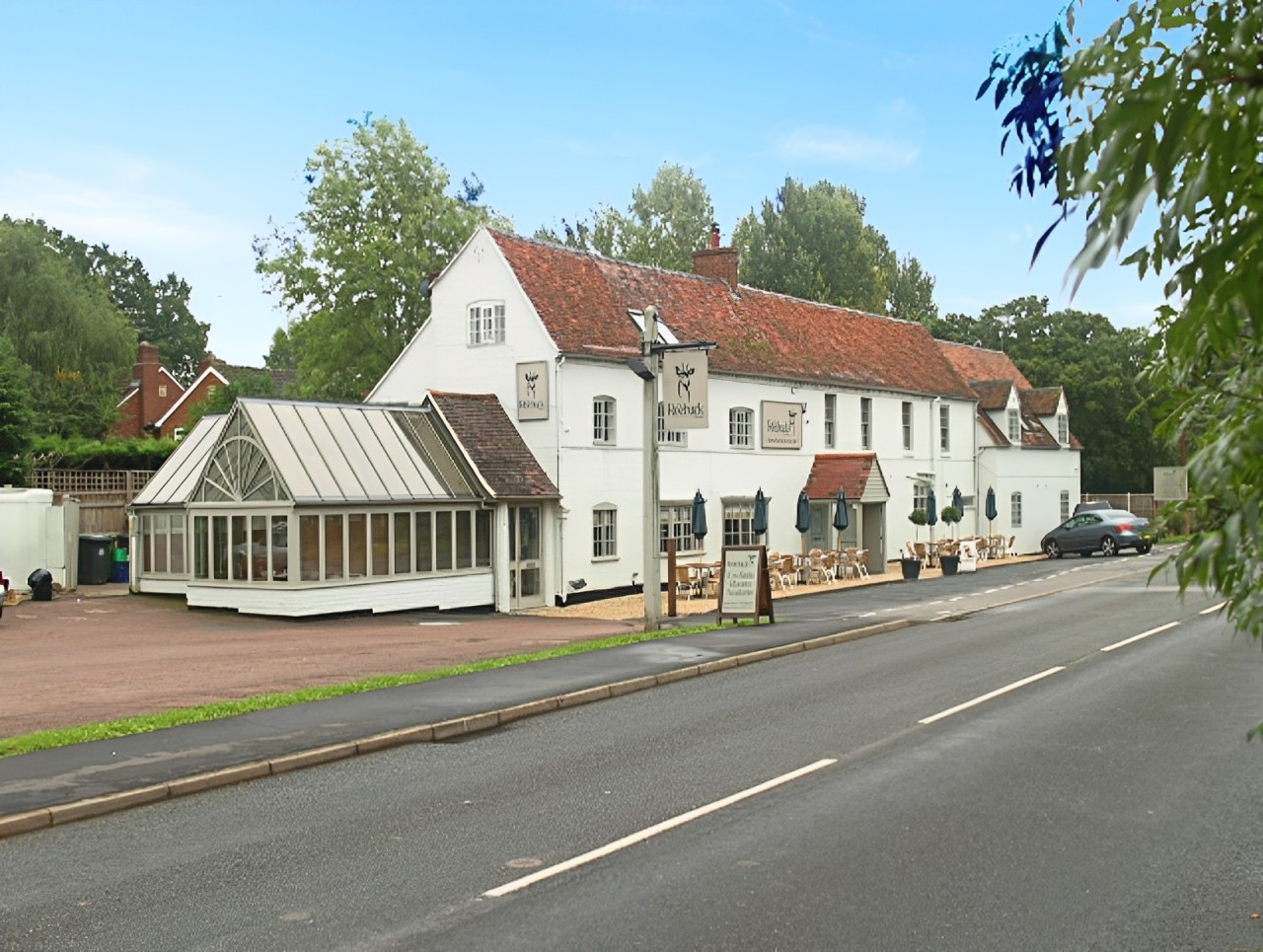 Sold – 11 letting bedroom, catering-led inn on edge of sought-after town in Warwickshire