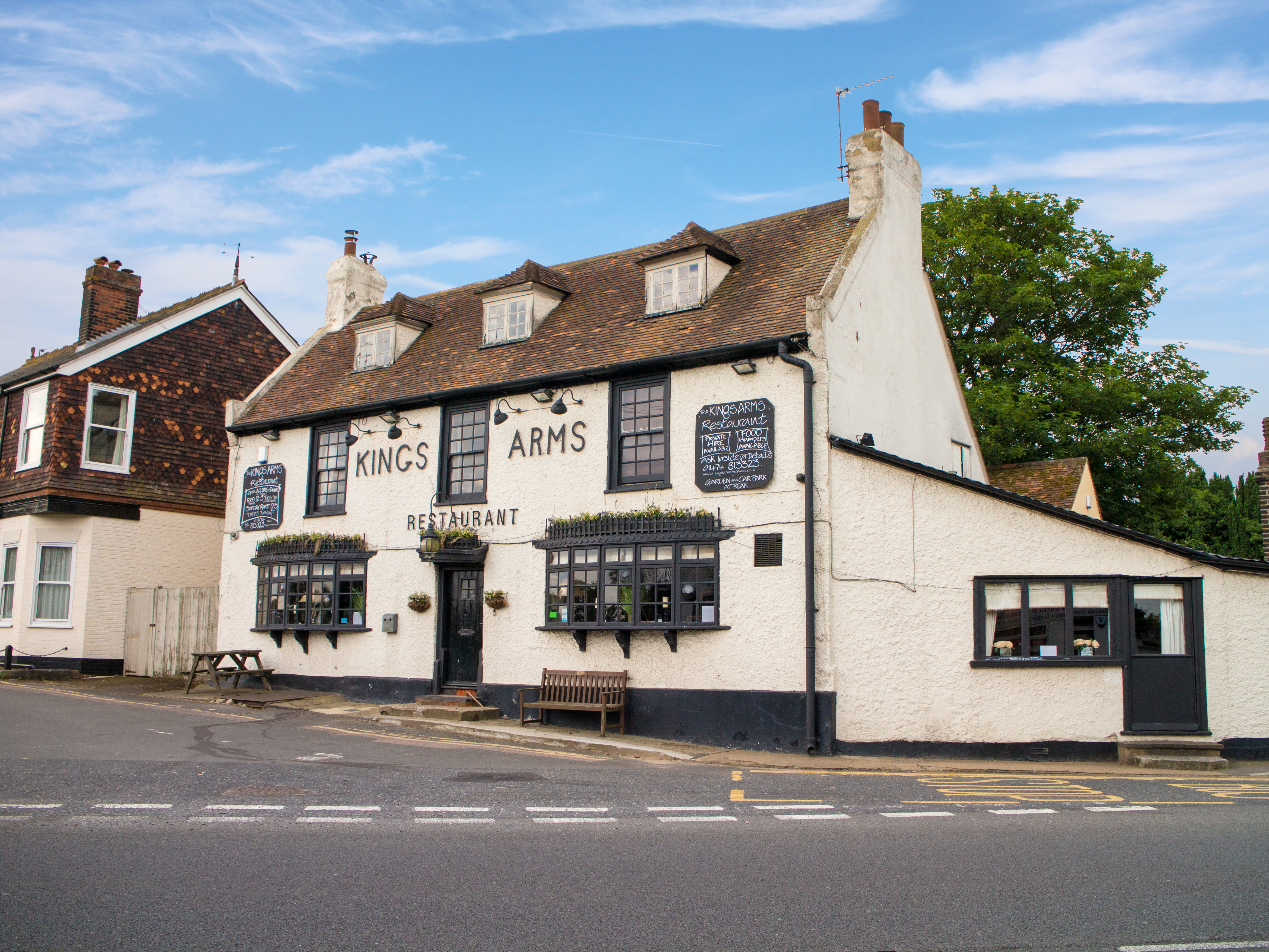 Kent free-of-tie pub let to experienced operators